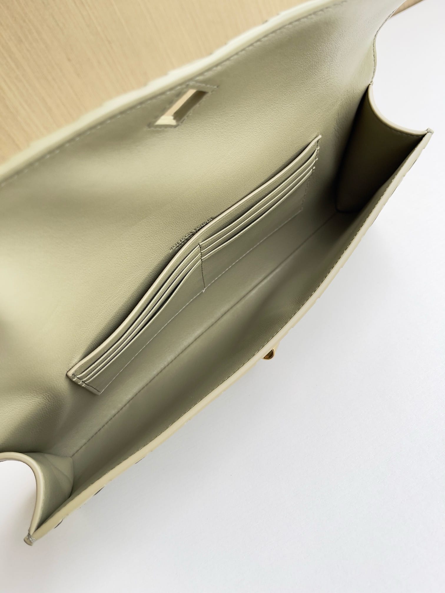 Andiamo Clutch Bottega Veneta 741511.6