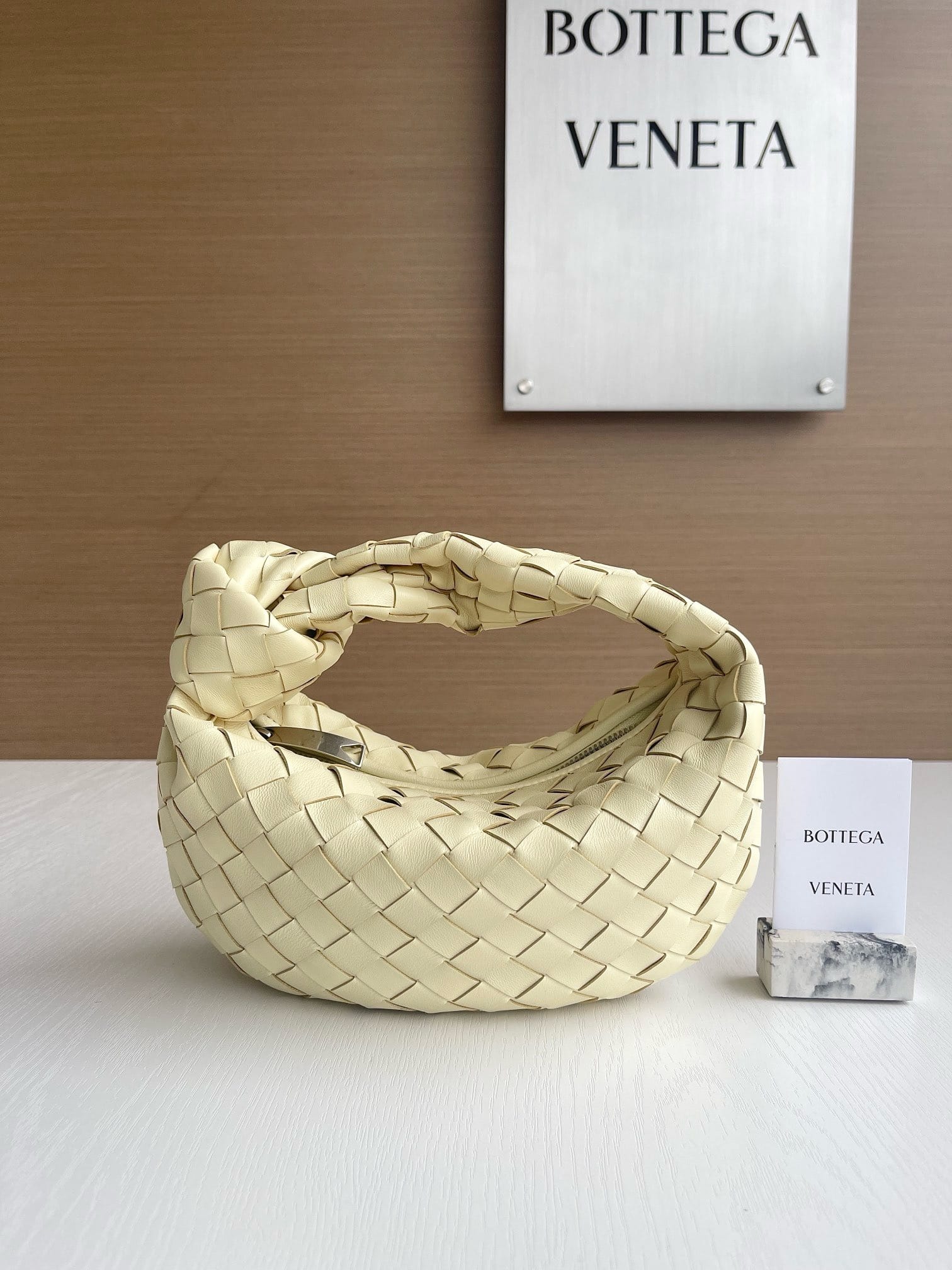 Jodie 23cm Bottega Veneta 651876.16
