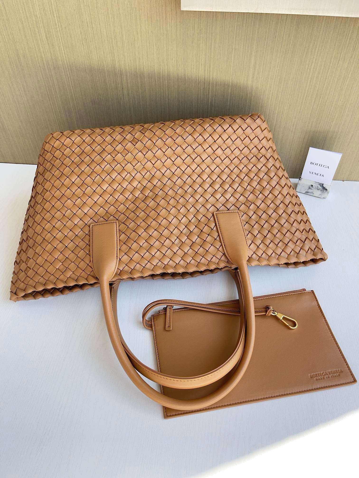 Cabat 48cm Bottega Veneta 608810.26