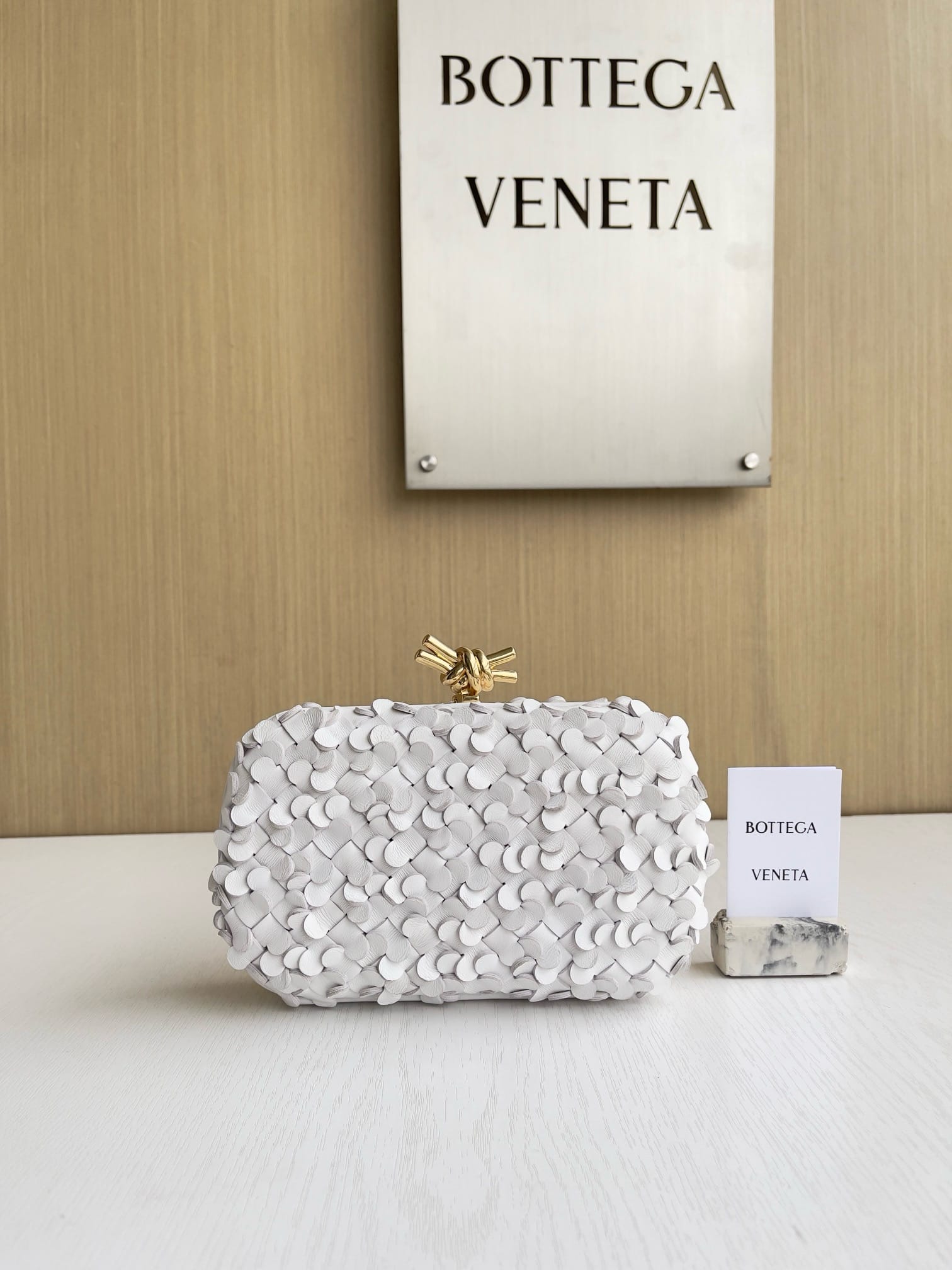 Knot Bottega Veneta 717622.3