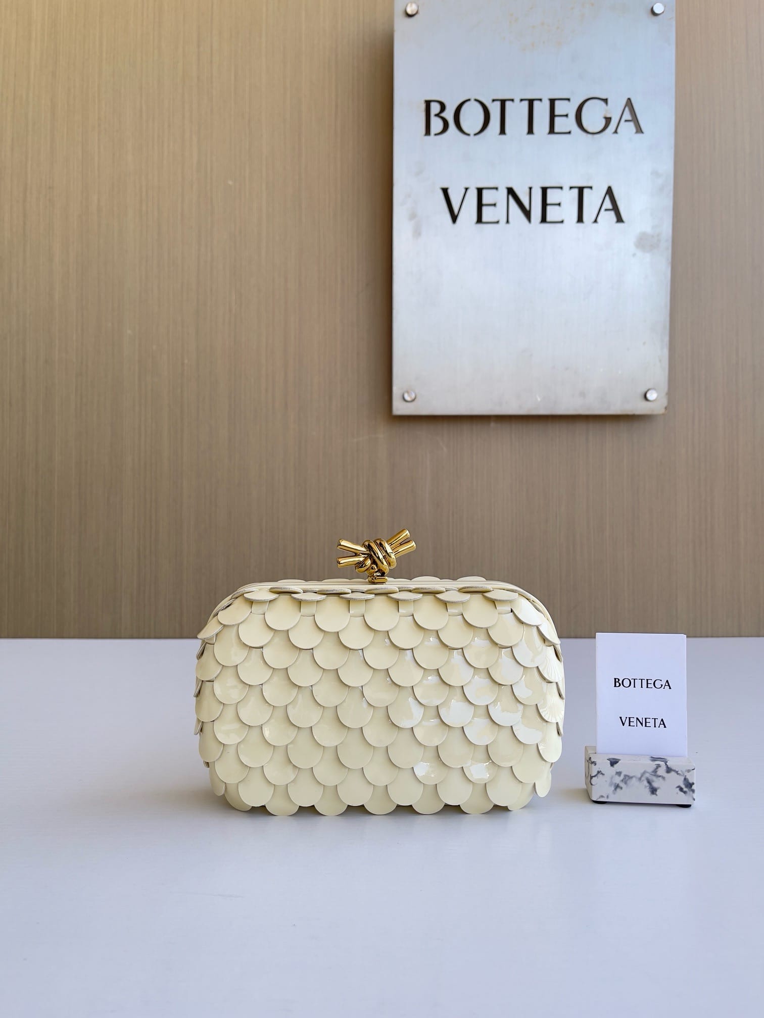 Knot Bottega Veneta 717622.4