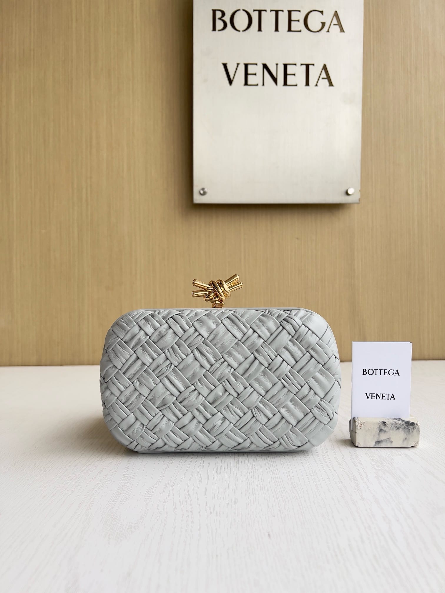Knot Bottega Veneta 717622.36