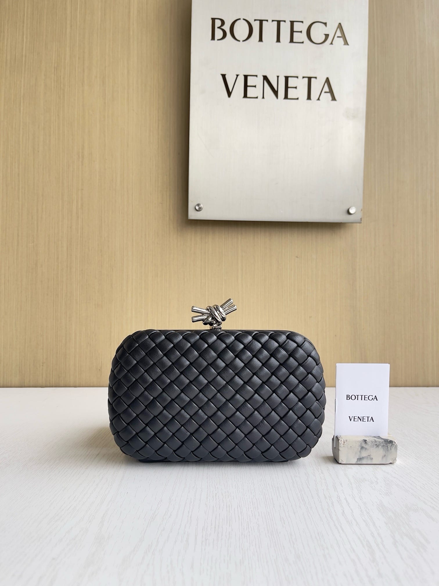 Knot Bottega Veneta 717622.38