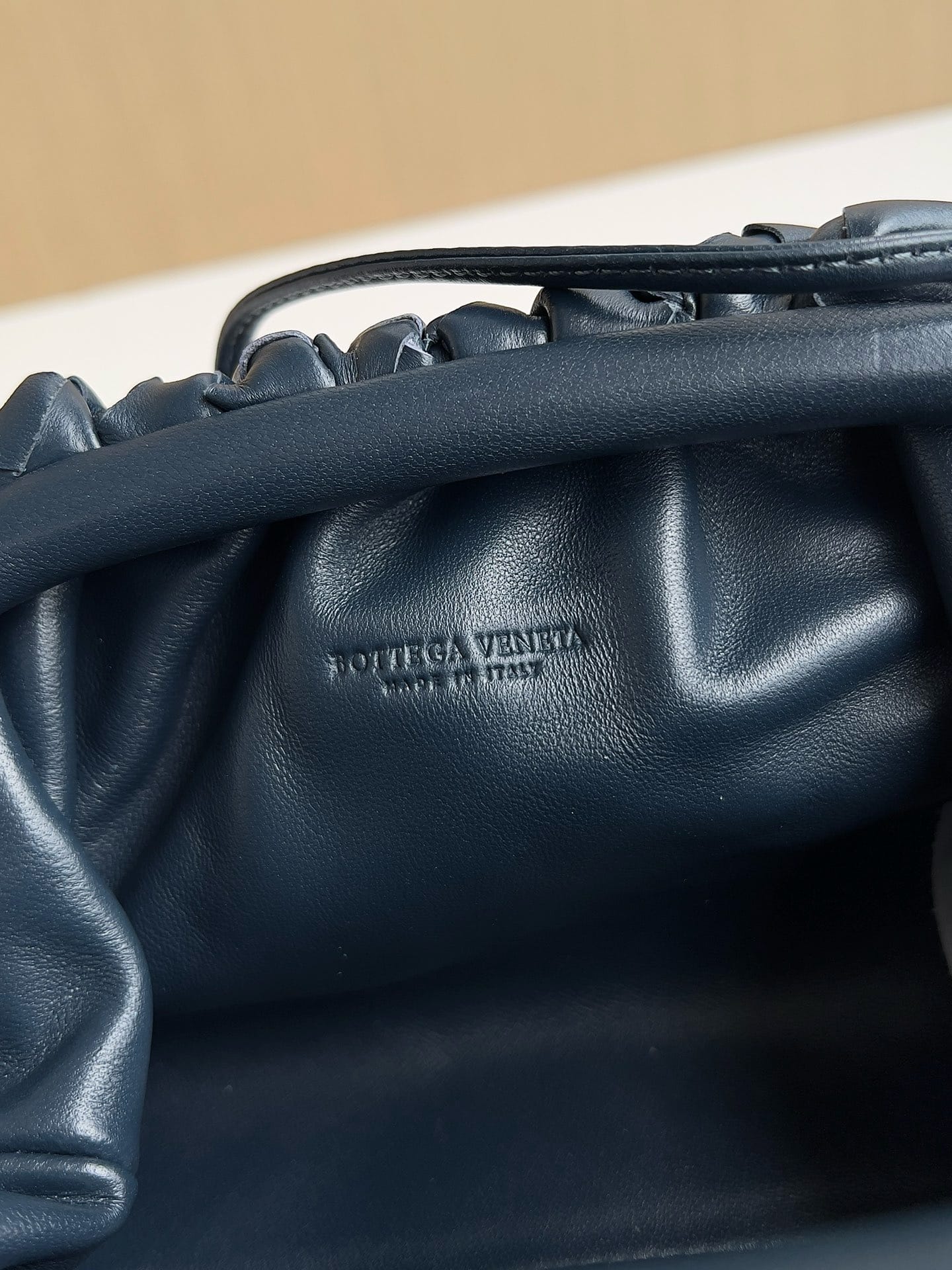 Pouch Bottega Veneta 585822.2