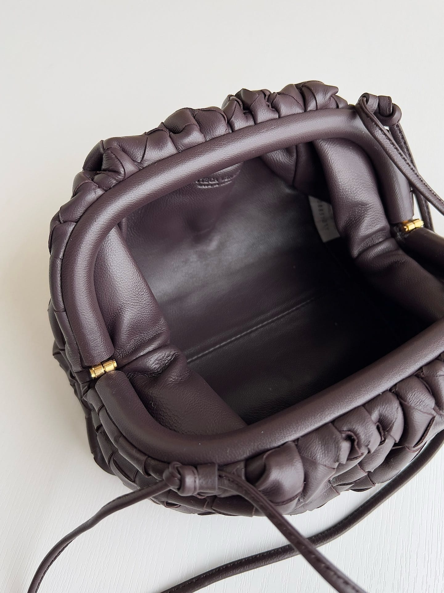 Pouch Bottega Veneta 585822.6