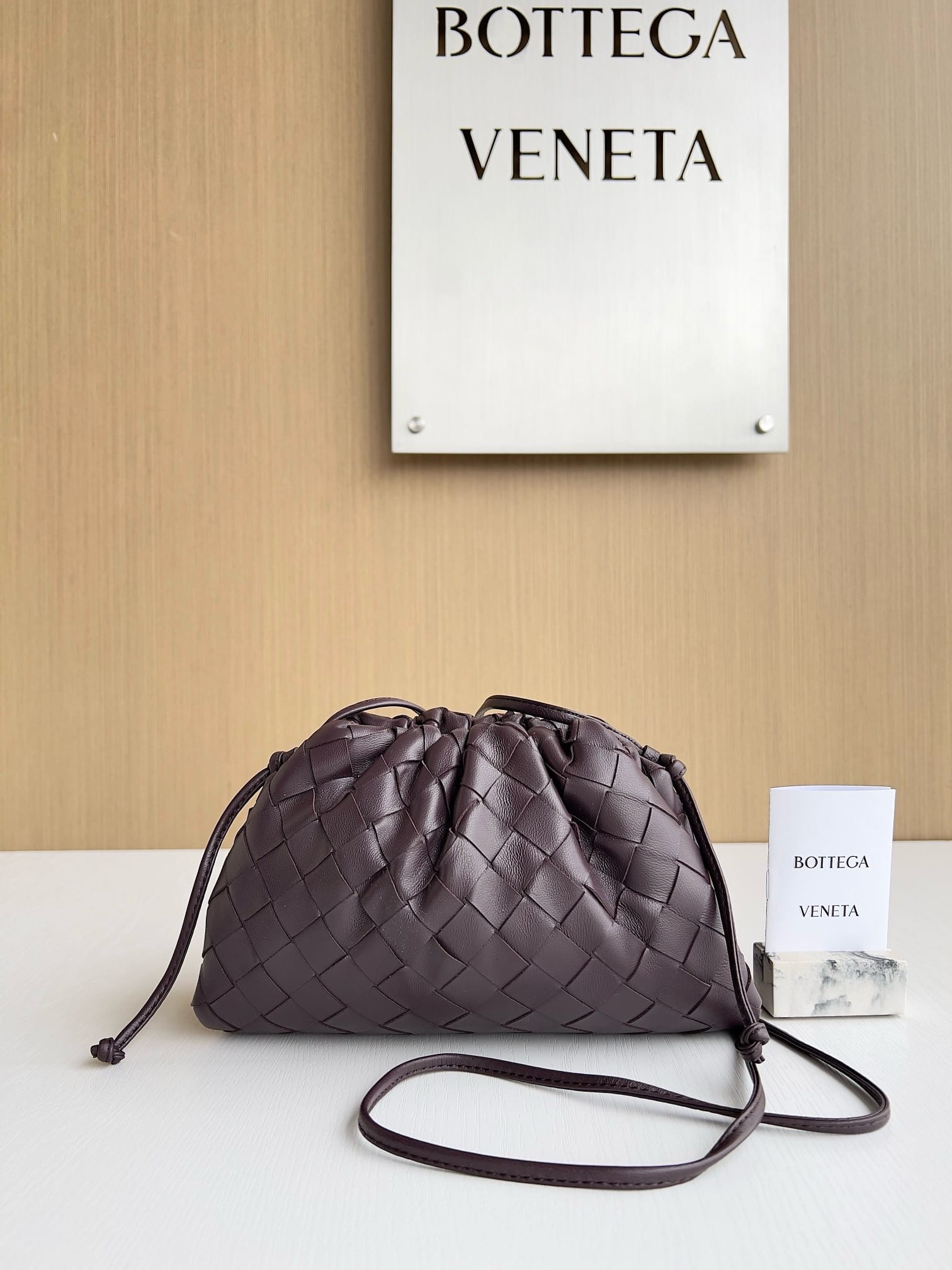 Pouch Bottega Veneta 585822.6