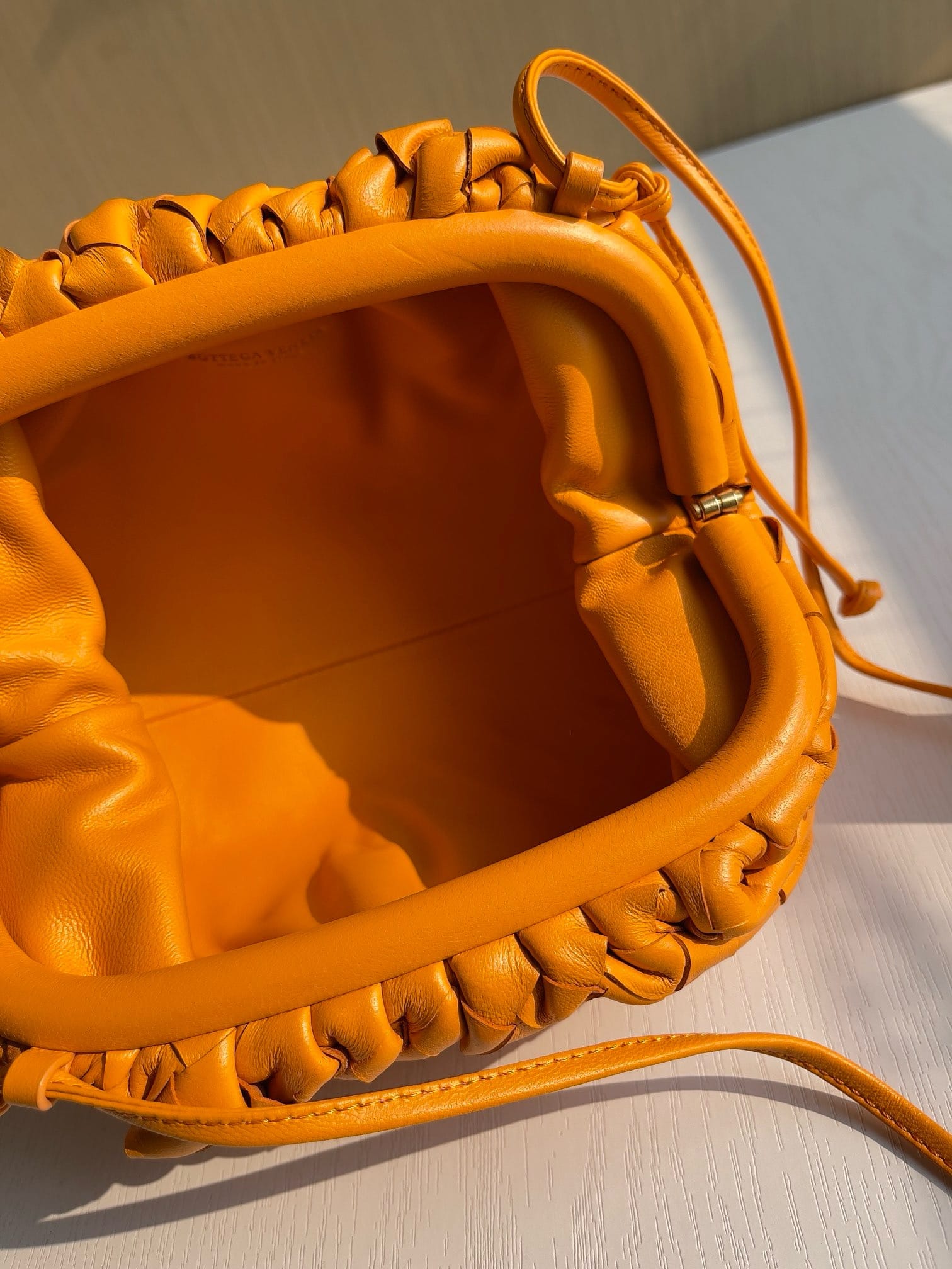 Pouch Bottega Veneta 585822.7