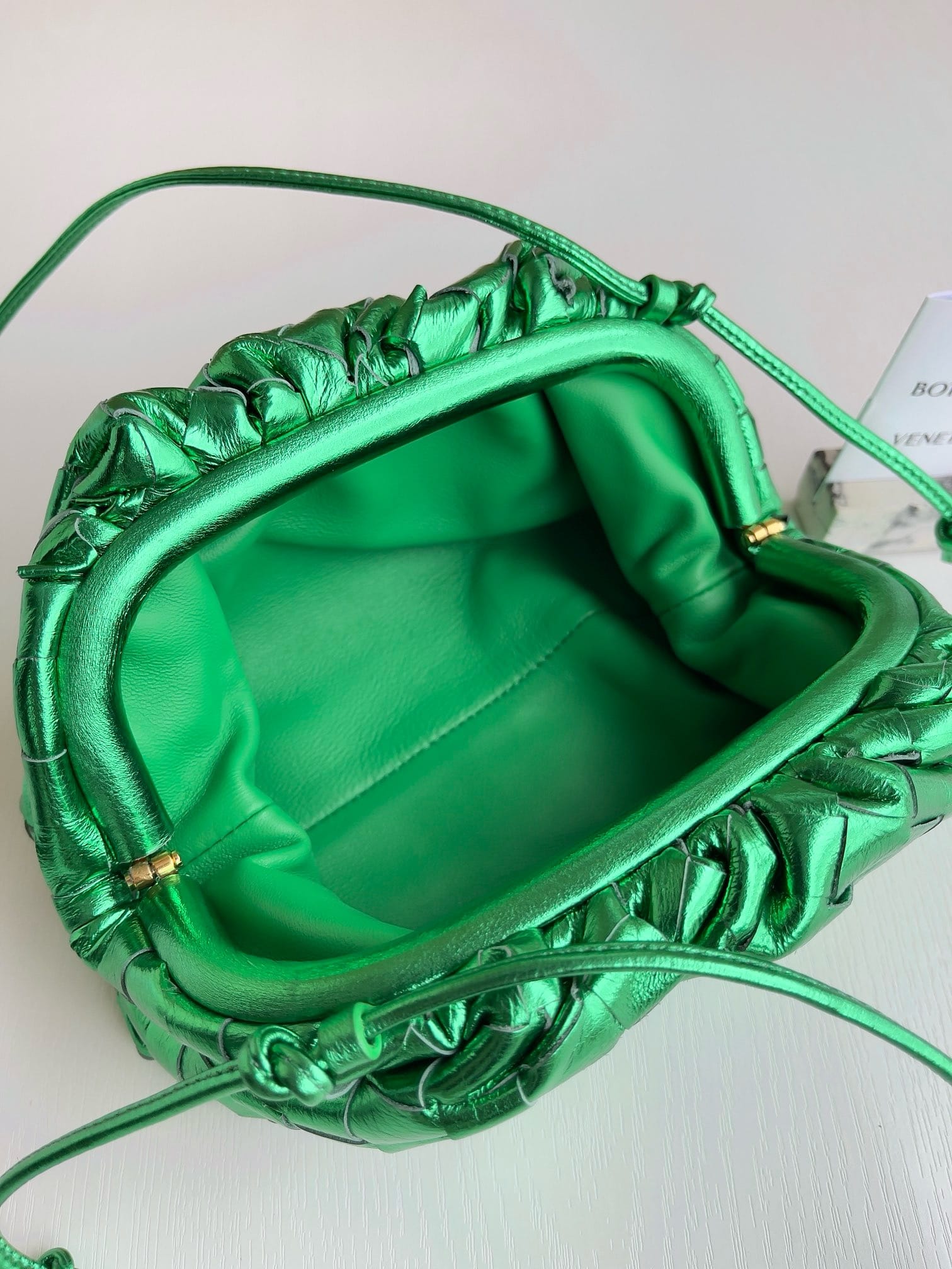 Pouch Bottega Veneta 585822.8