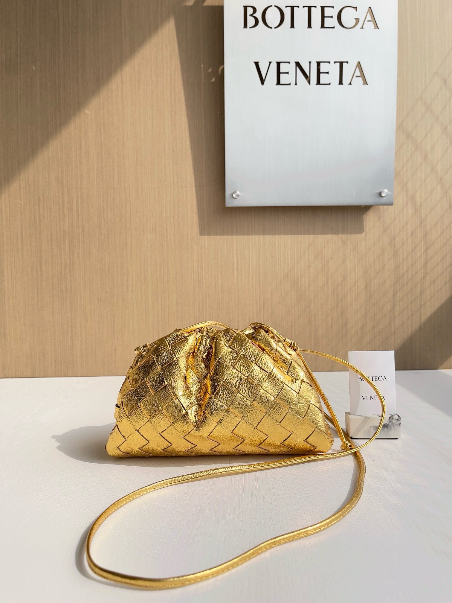 Pouch Bottega Veneta 585822.11