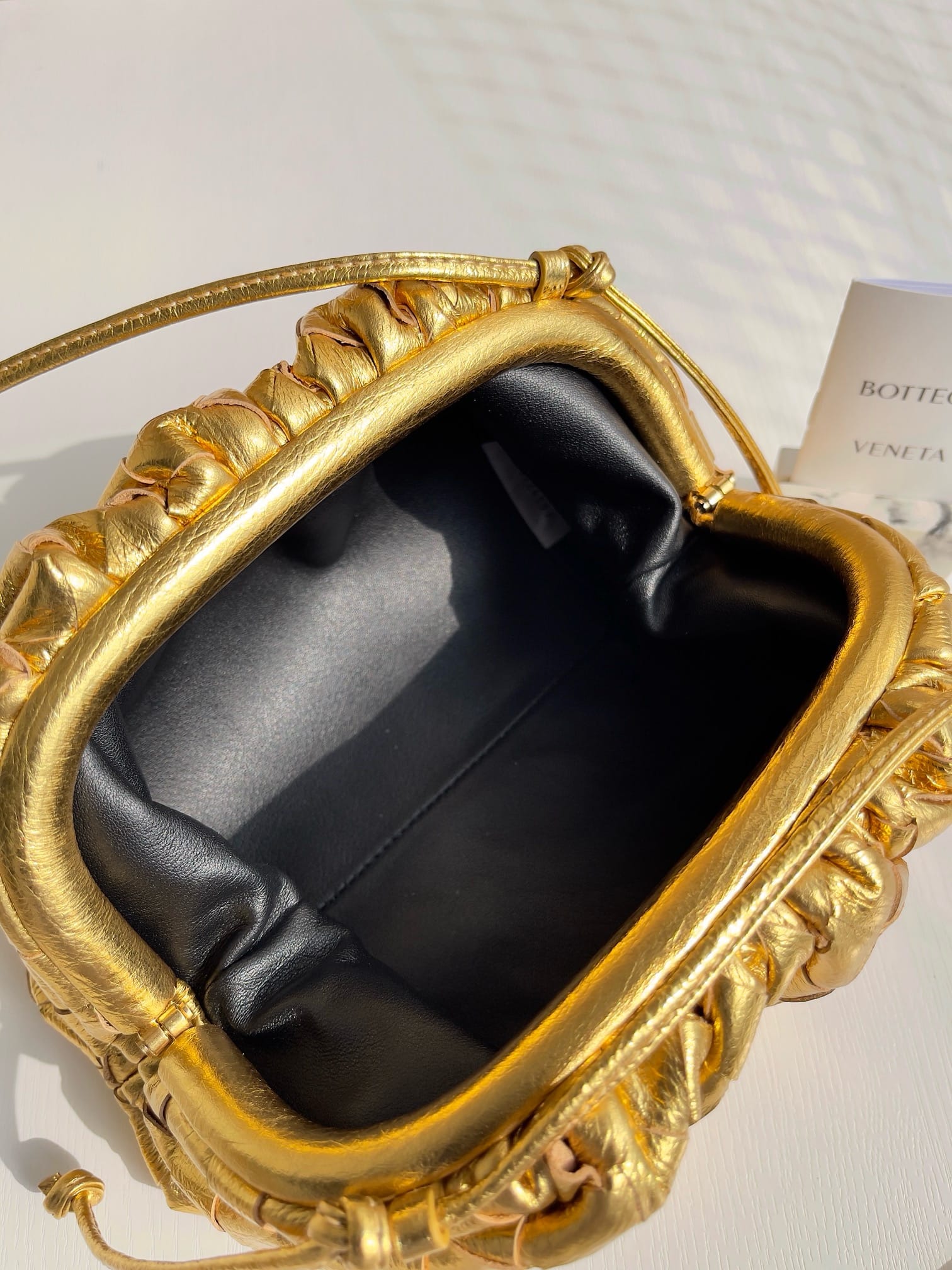 Pouch Bottega Veneta 585822.11