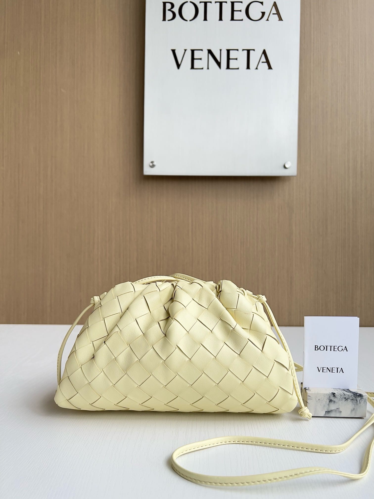 Pouch Bottega Veneta 585822.12