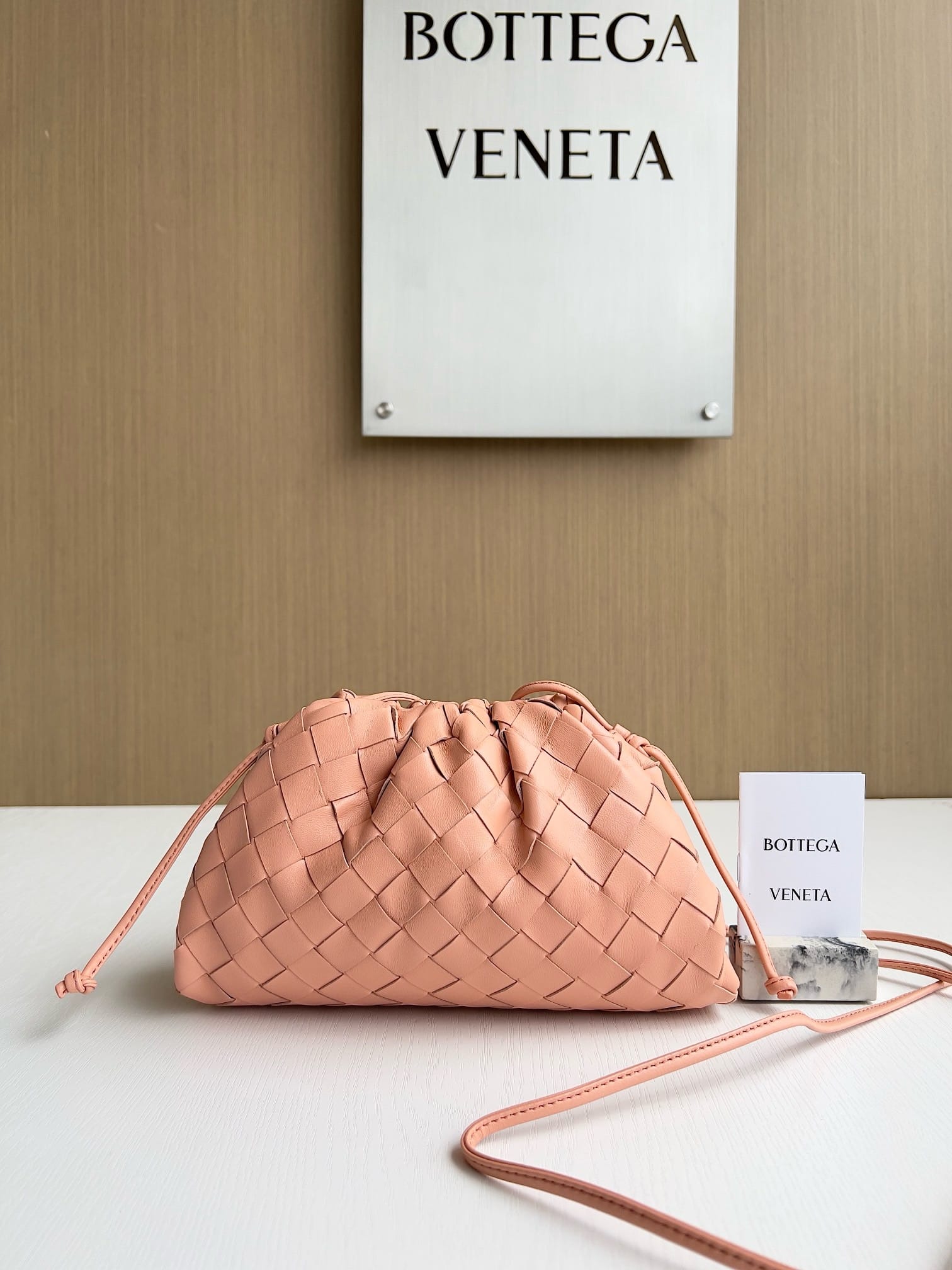 Pouch Bottega Veneta 585822.14