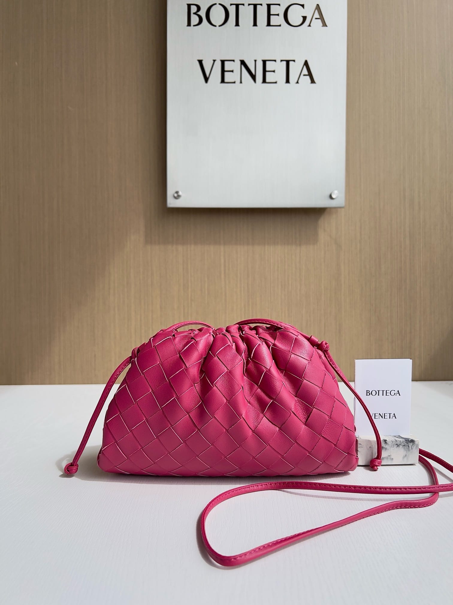 Pouch Bottega Veneta 585822.15