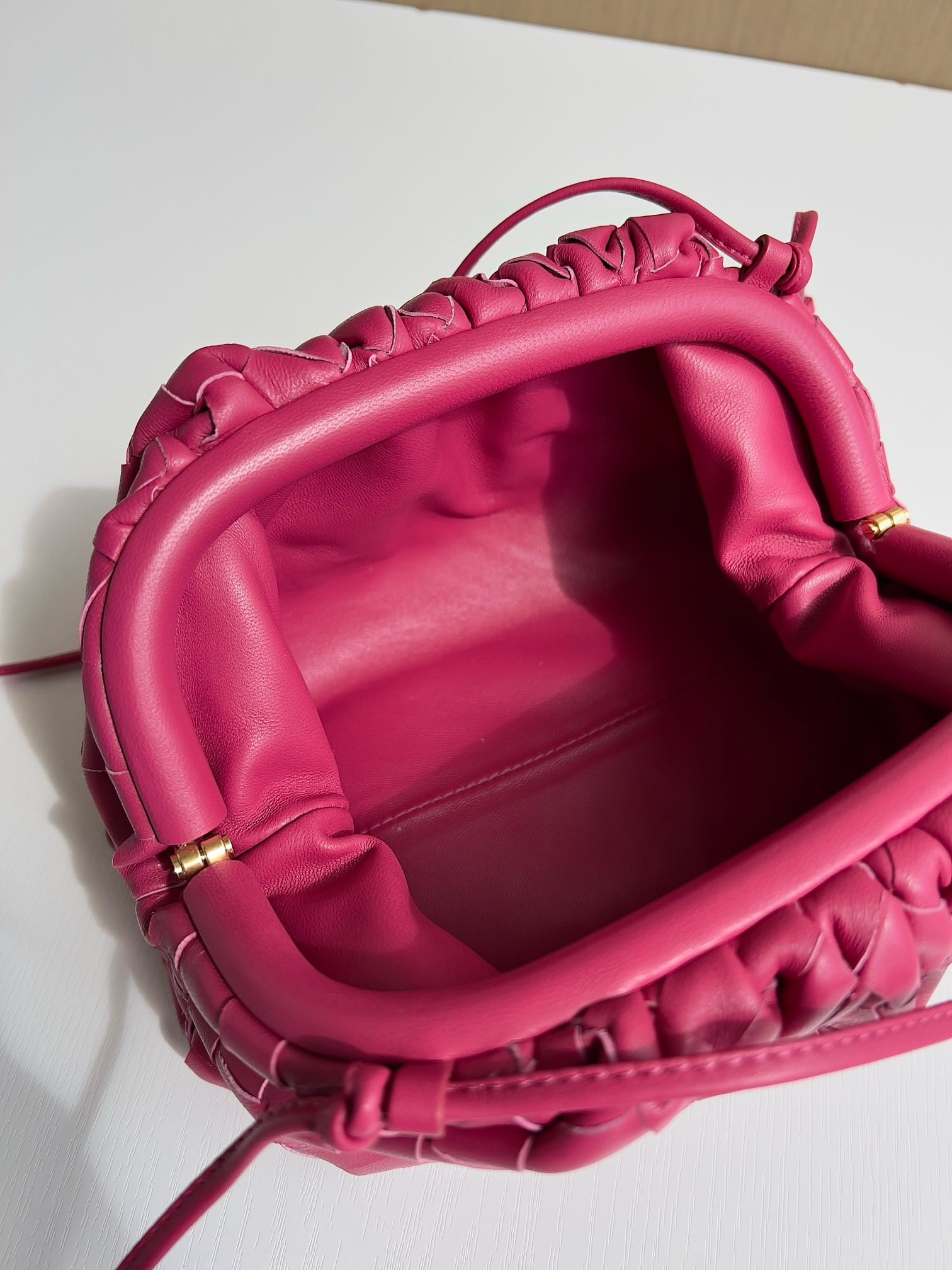 Pouch Bottega Veneta 585822.15