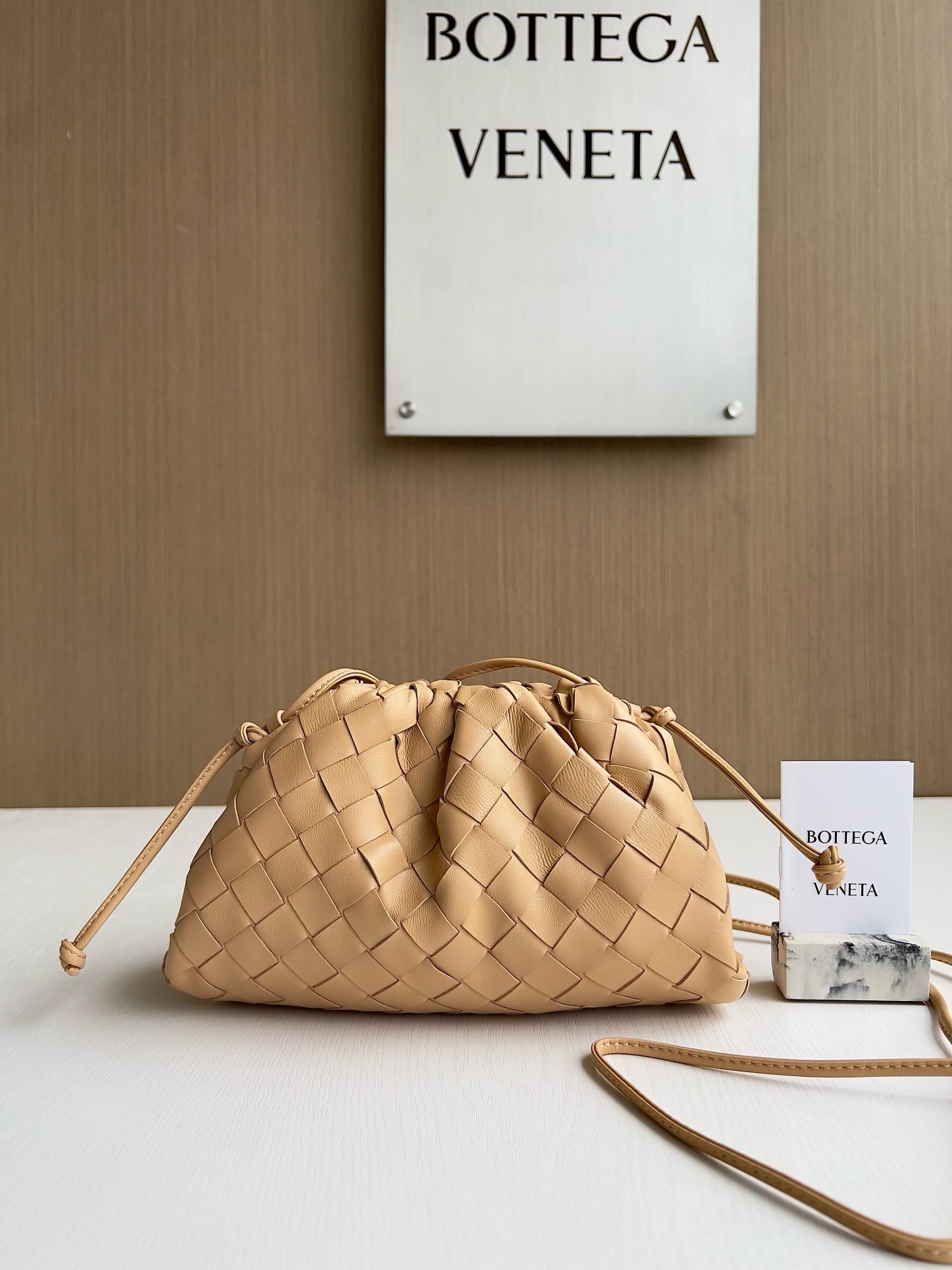 Pouch Bottega Veneta 585822.16
