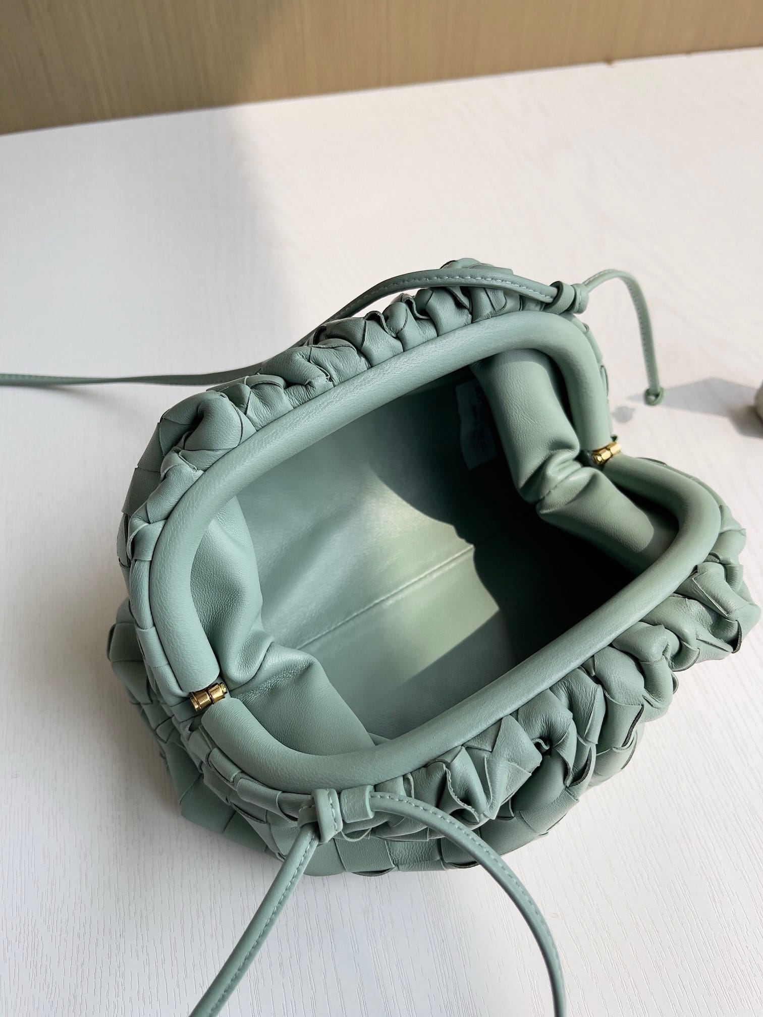 Pouch Bottega Veneta 585822.17