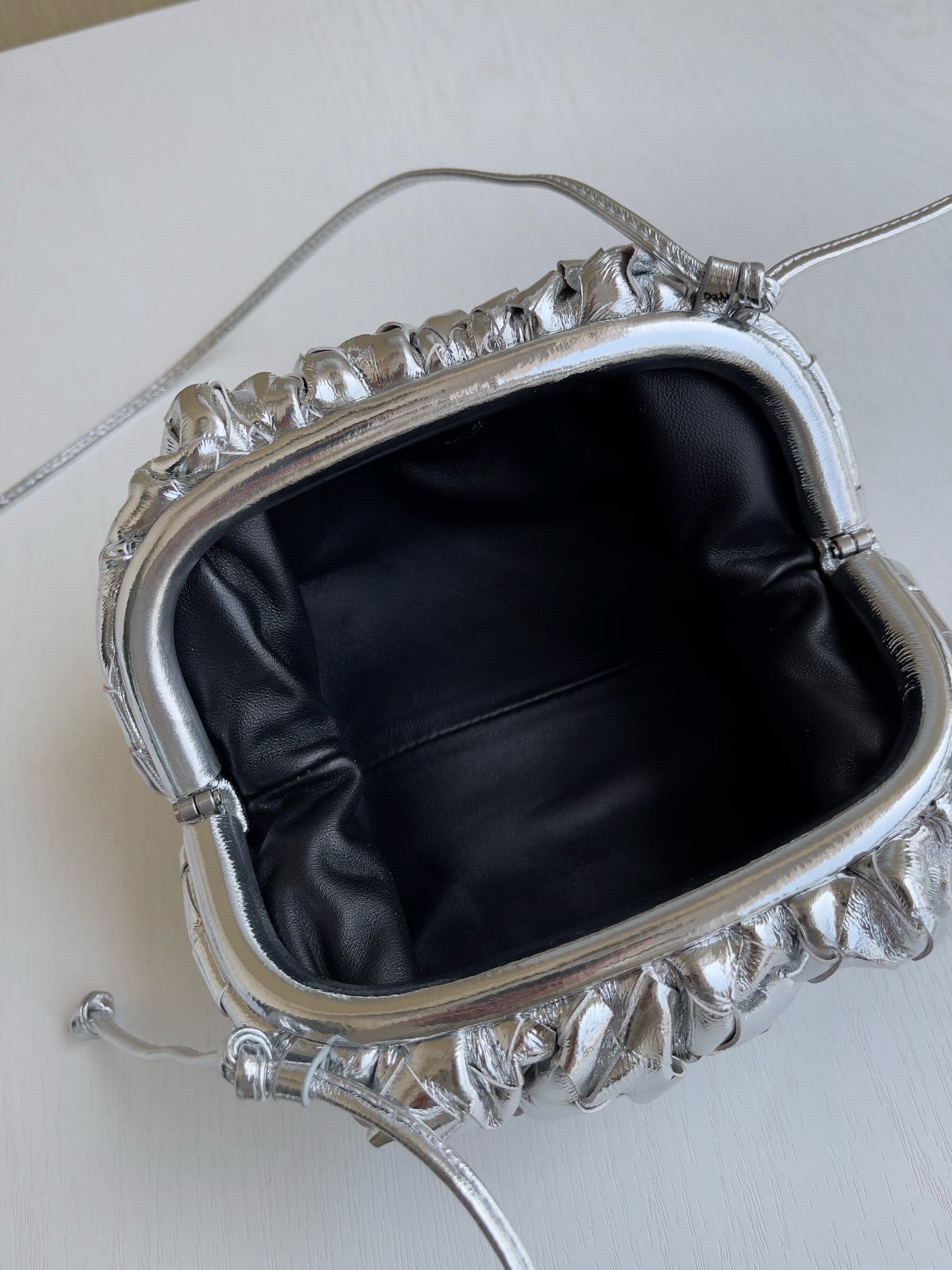 Pouch Bottega Veneta 585822.21