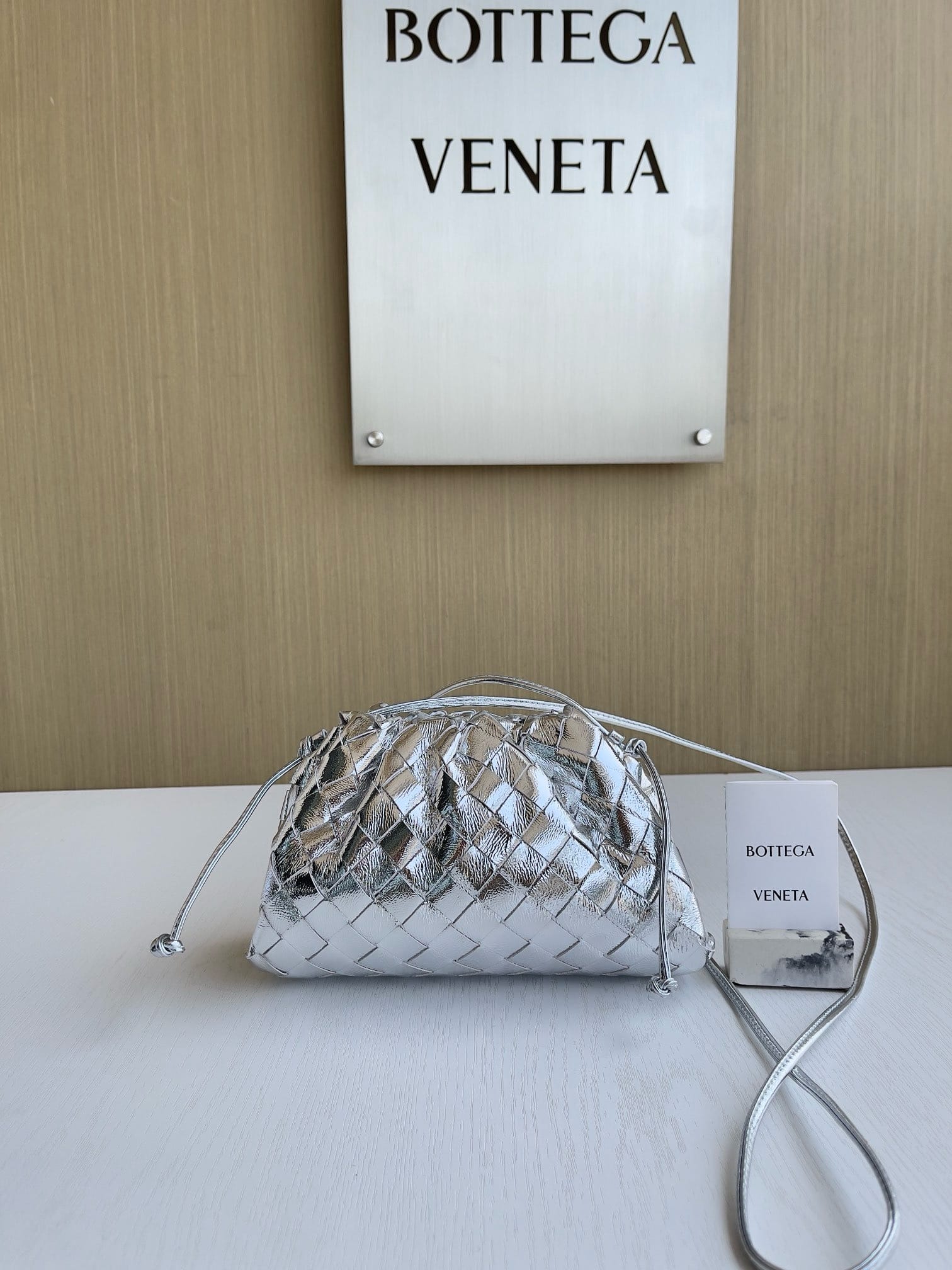Pouch Bottega Veneta 585822.21