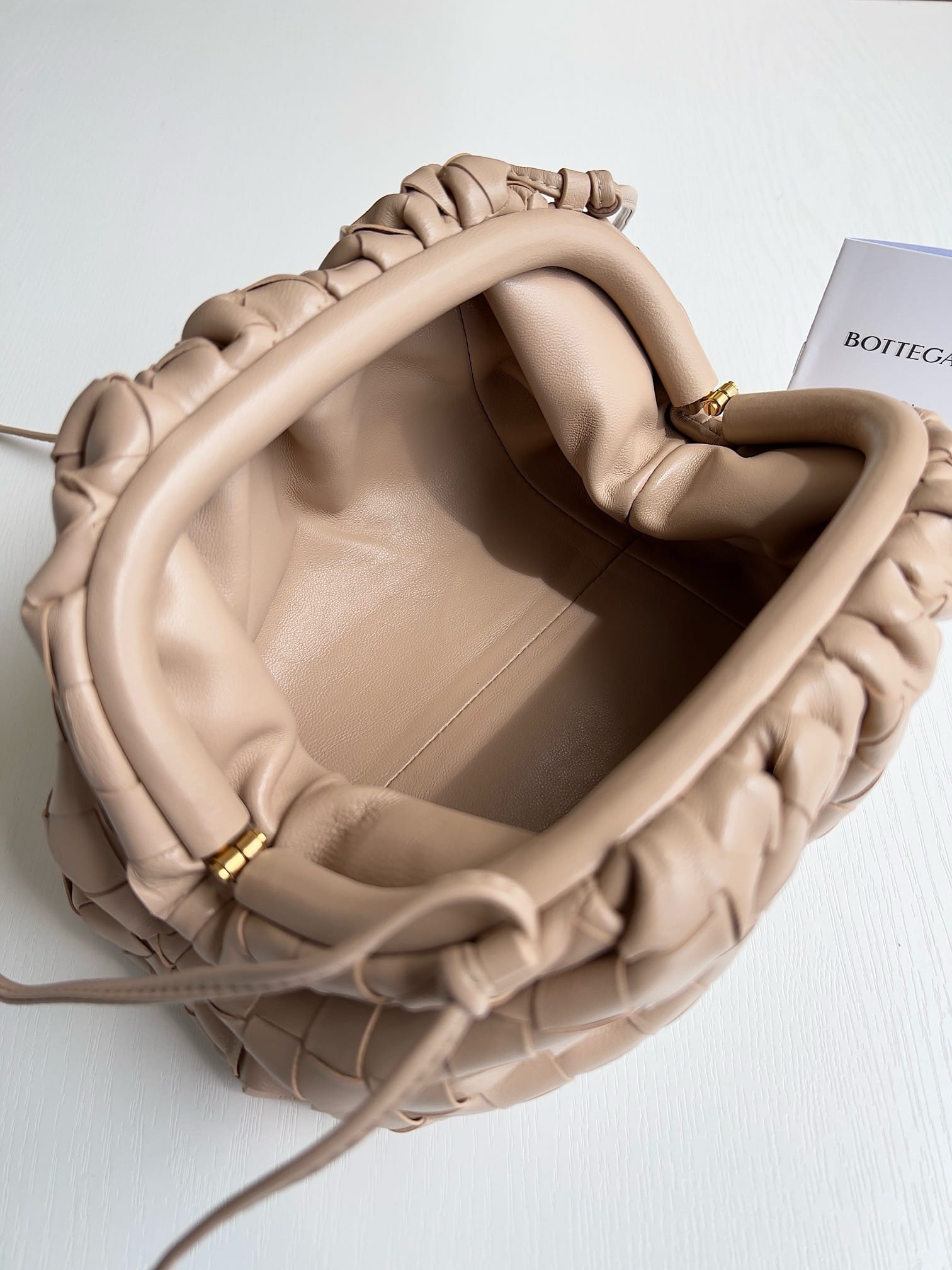 Pouch Bottega Veneta 585822.23