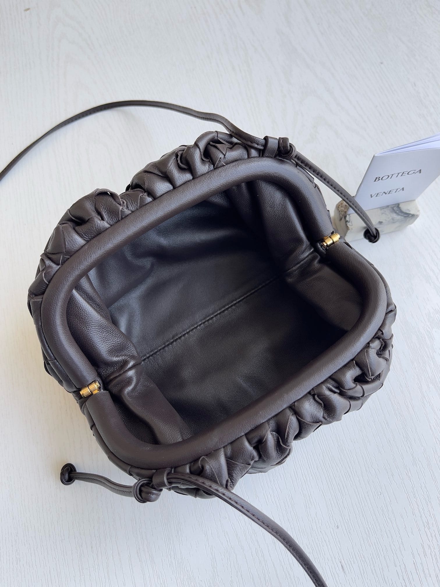 Pouch Bottega Veneta 585822.24