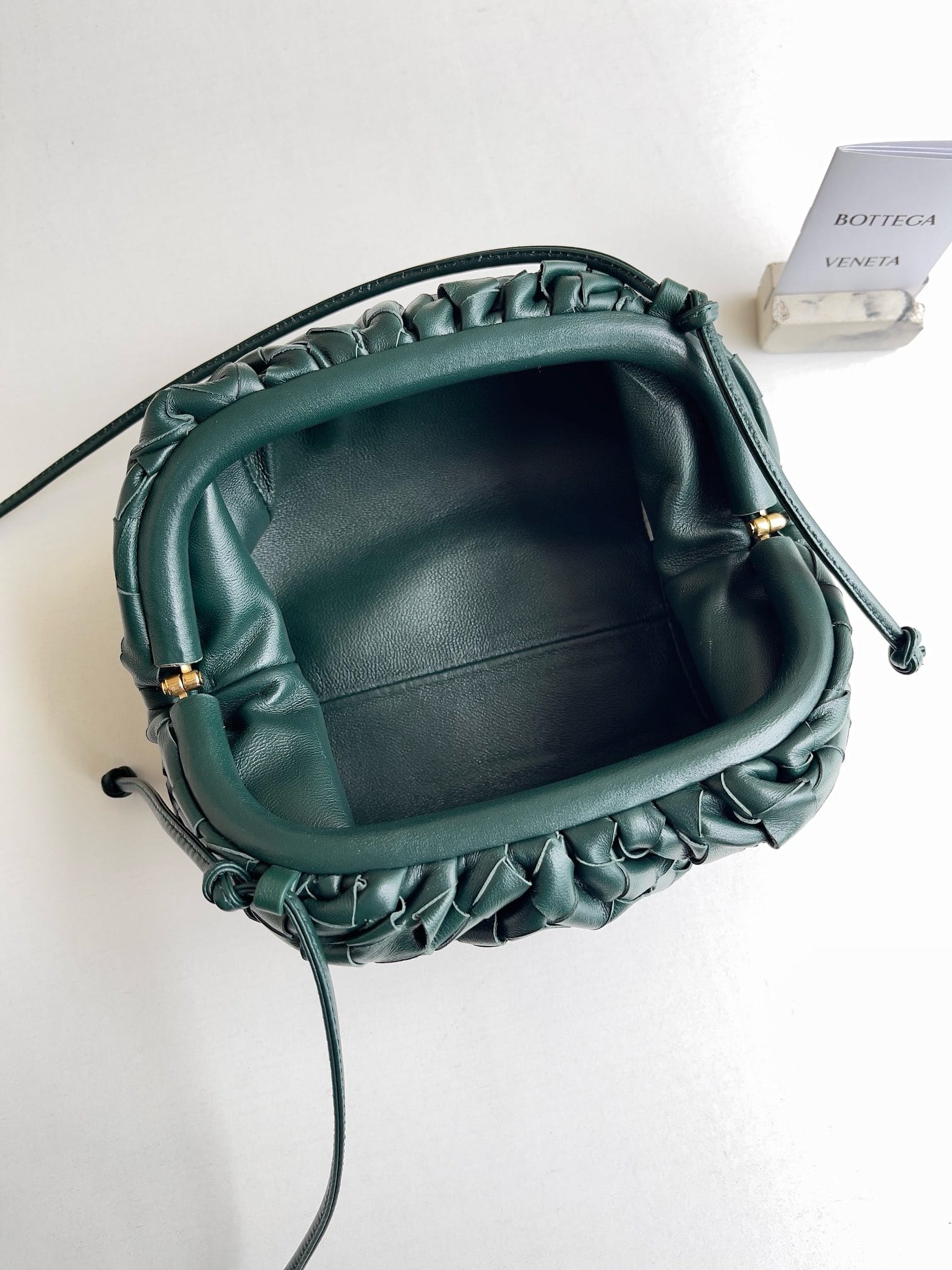 Pouch Bottega Veneta 585822.33