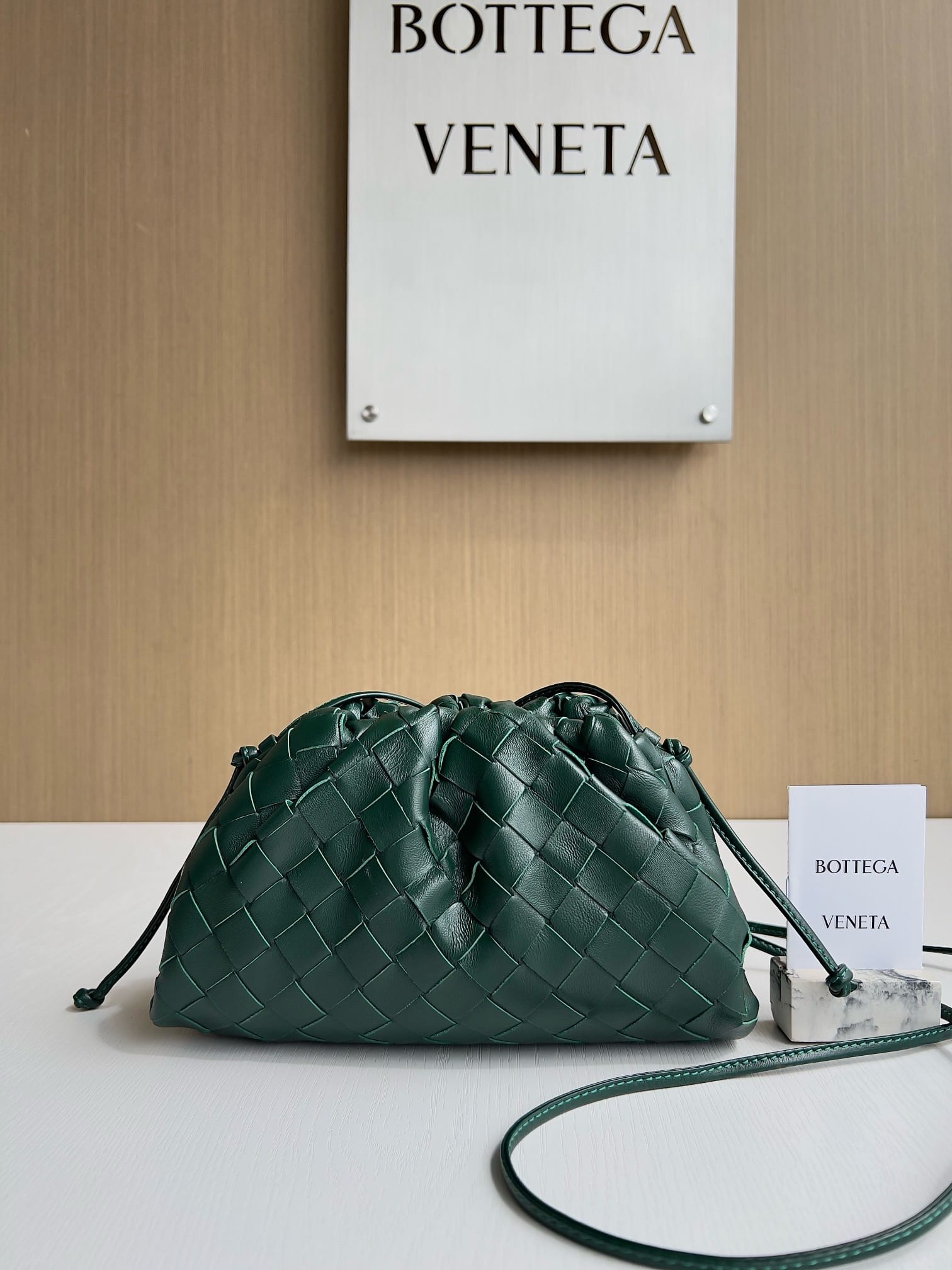 Pouch Bottega Veneta 585822.34