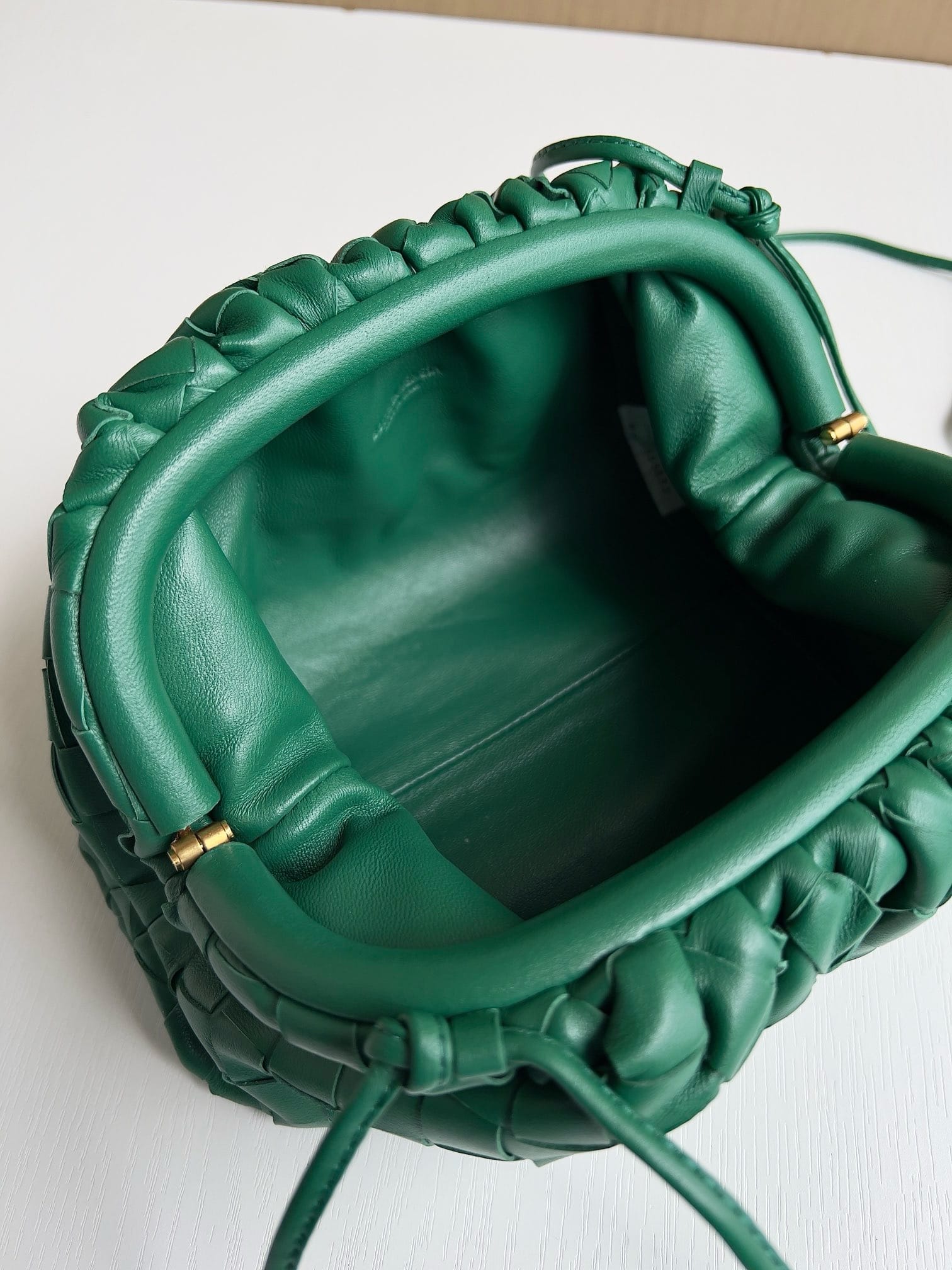 Pouch Bottega Veneta 585822.35