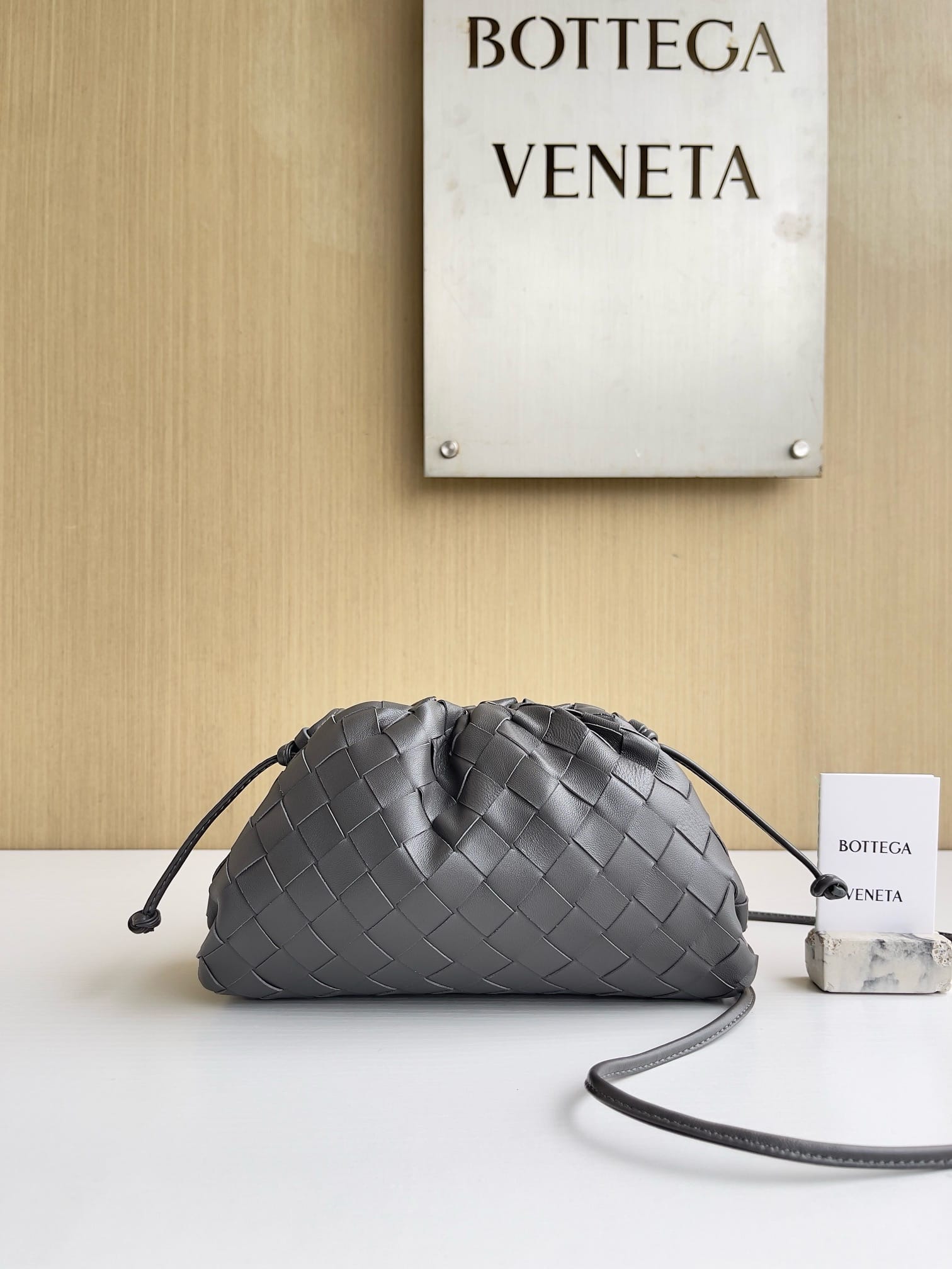 Pouch Bottega Veneta 585822.36