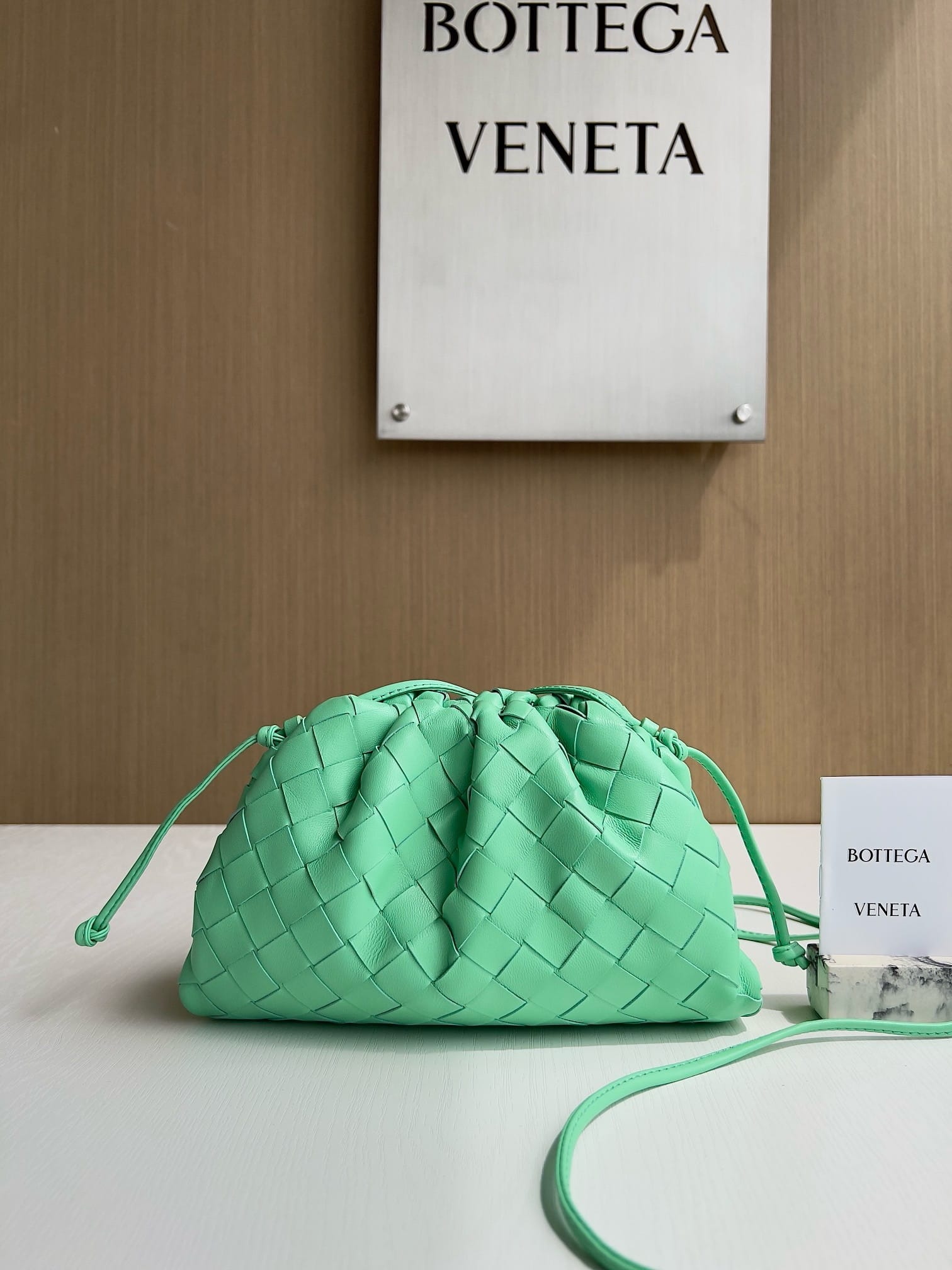 Pouch Bottega Veneta 585822.37