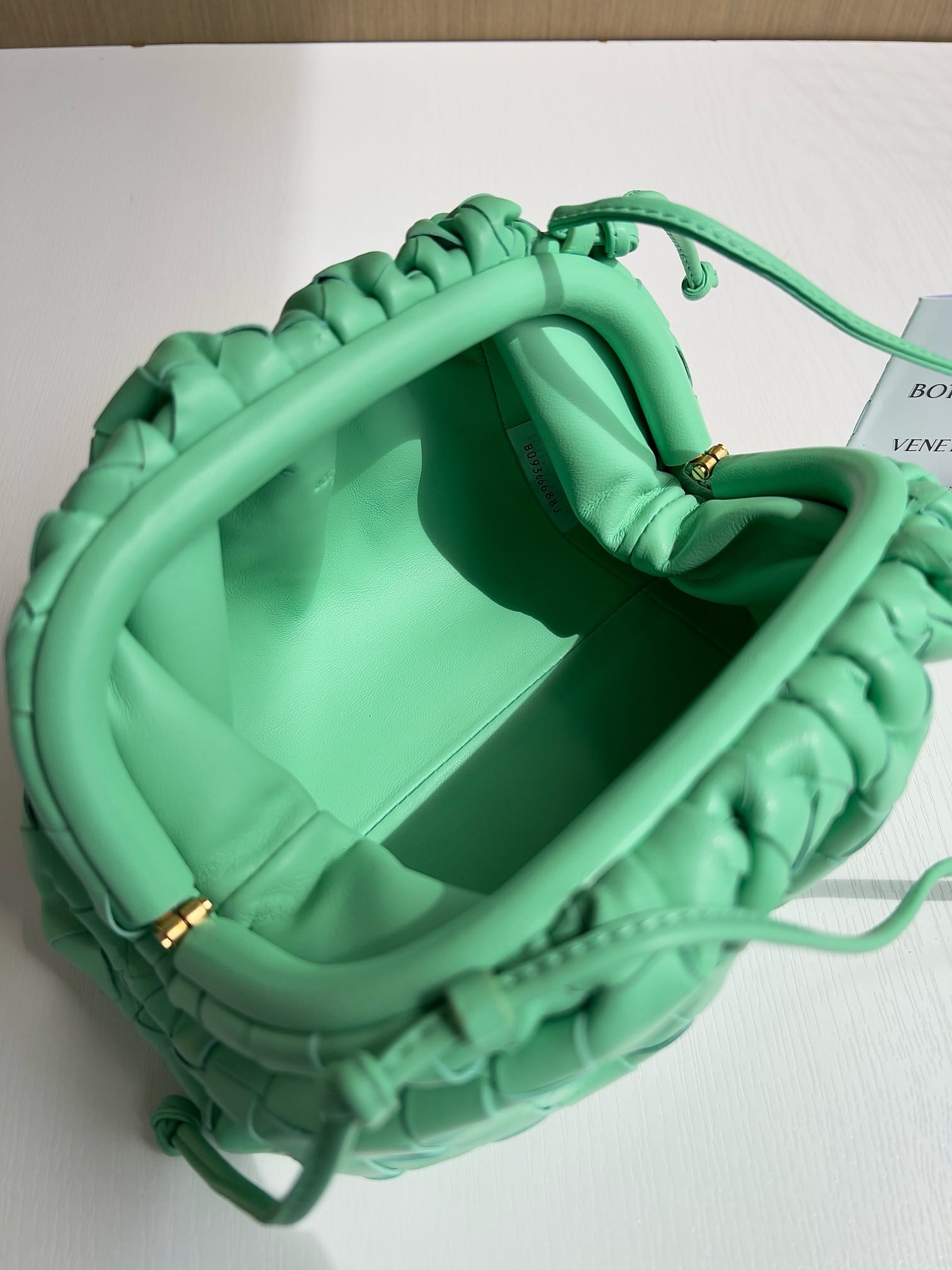 Pouch Bottega Veneta 585822.37