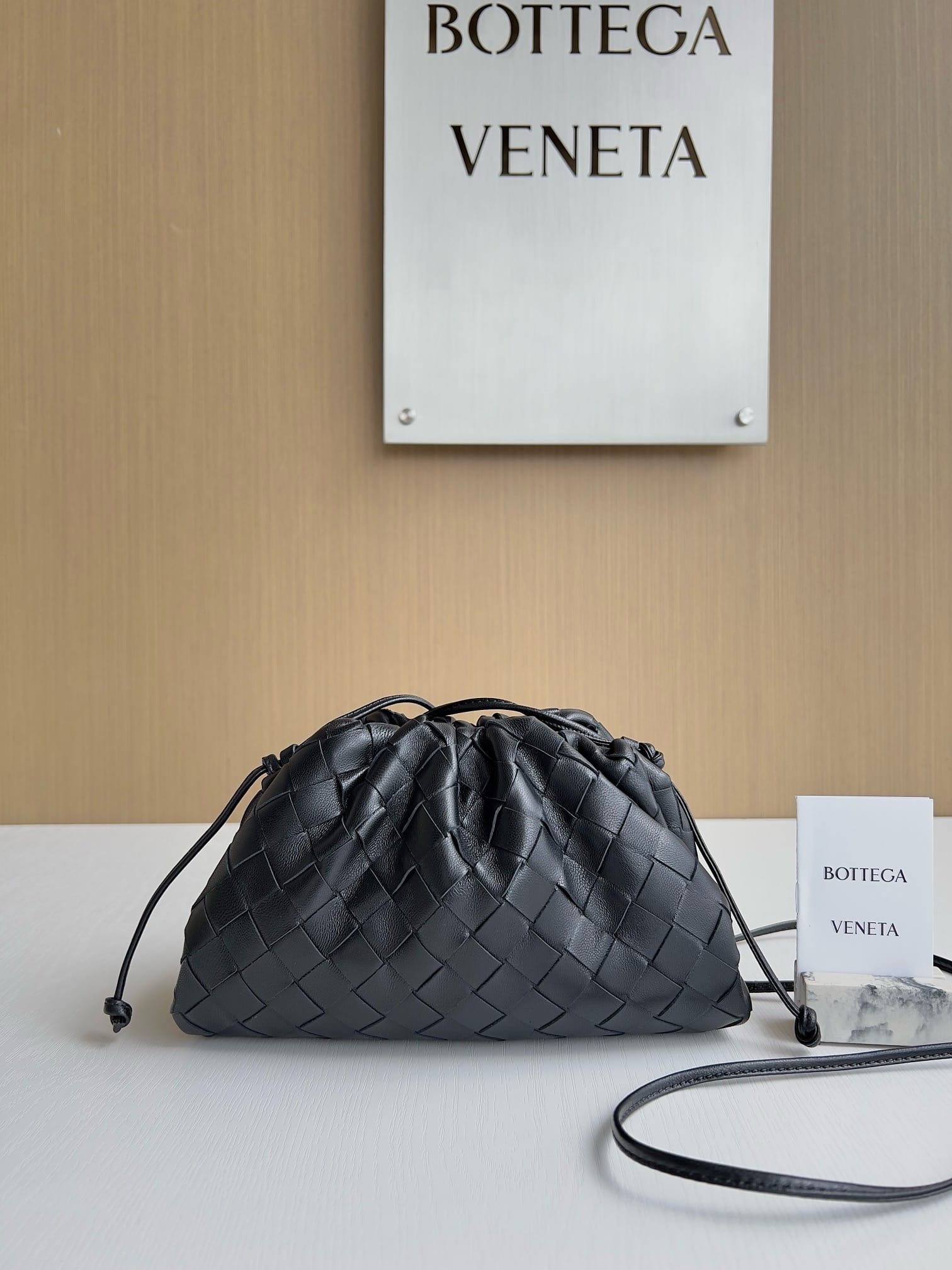 Pouch Bottega Veneta 585822.39
