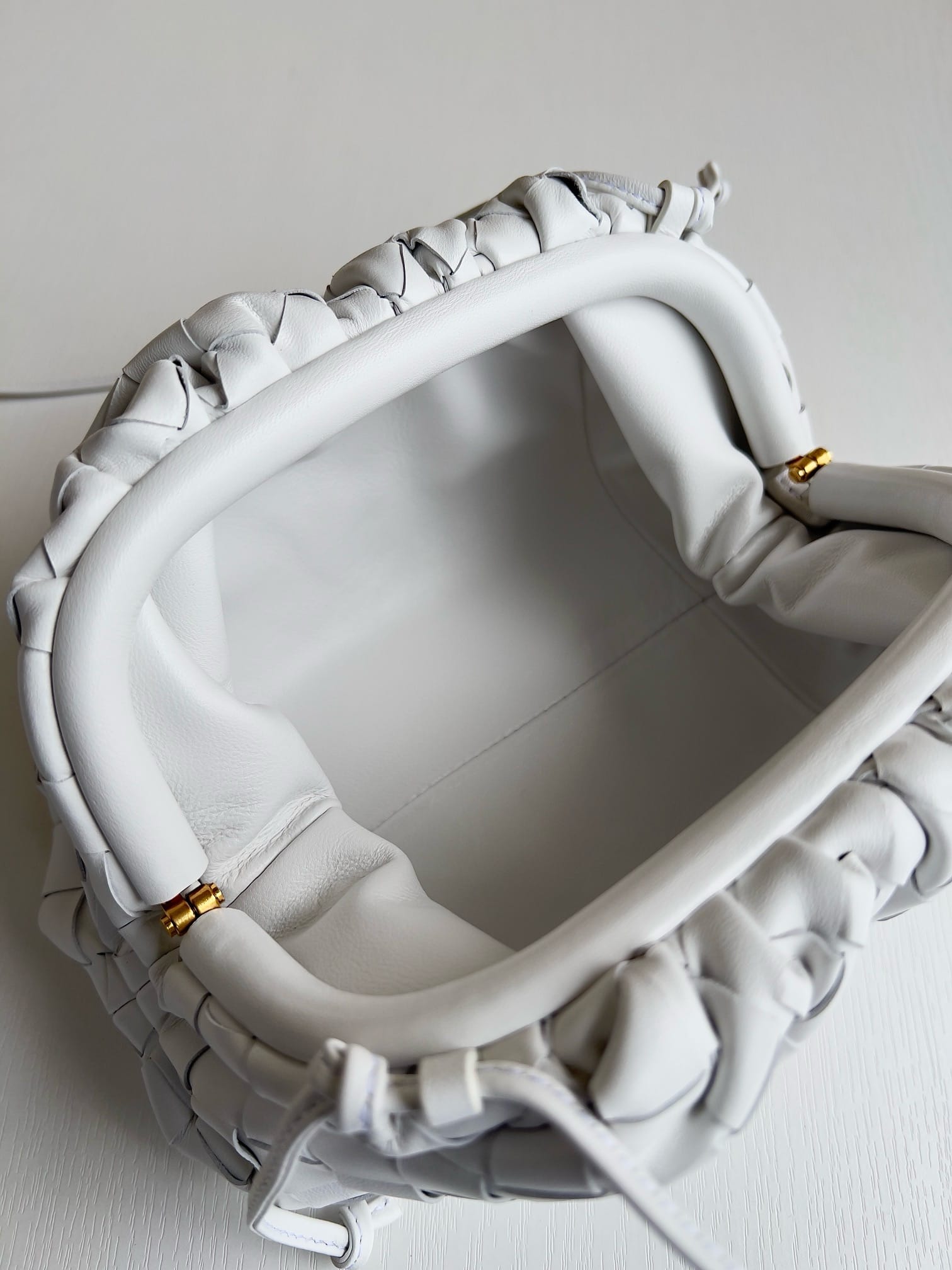 Pouch Bottega Veneta 585822.41