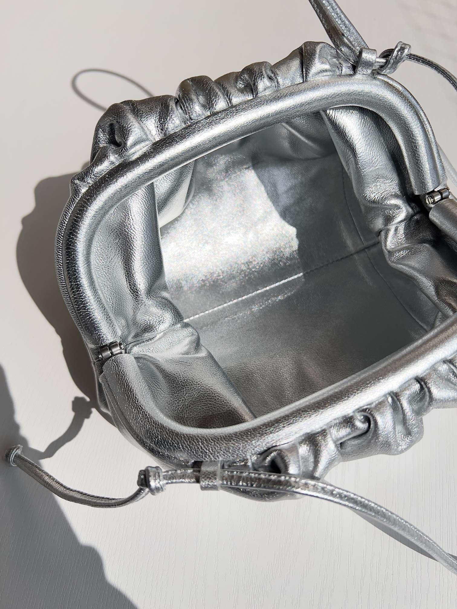 Pouch Bottega Veneta S585822.21