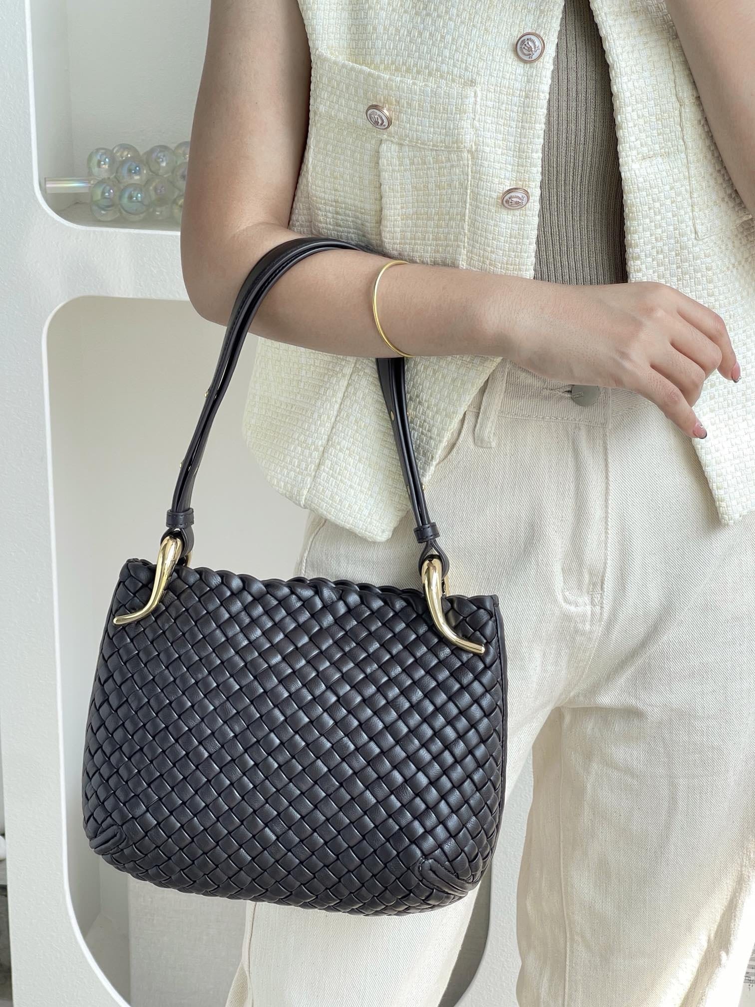 Clicker 28cm Bottega Veneta 730968.4