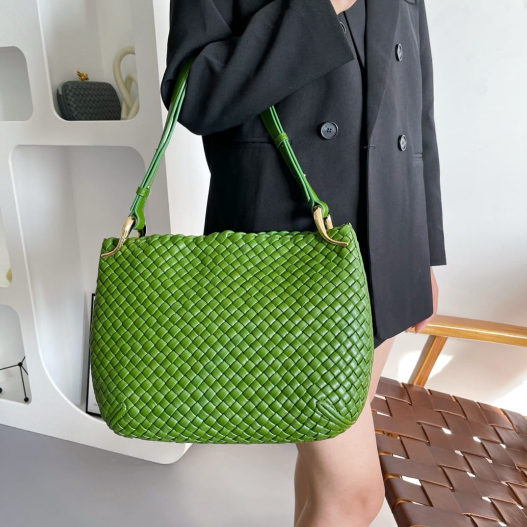 Clicker 36cm Bottega Veneta 730969.4