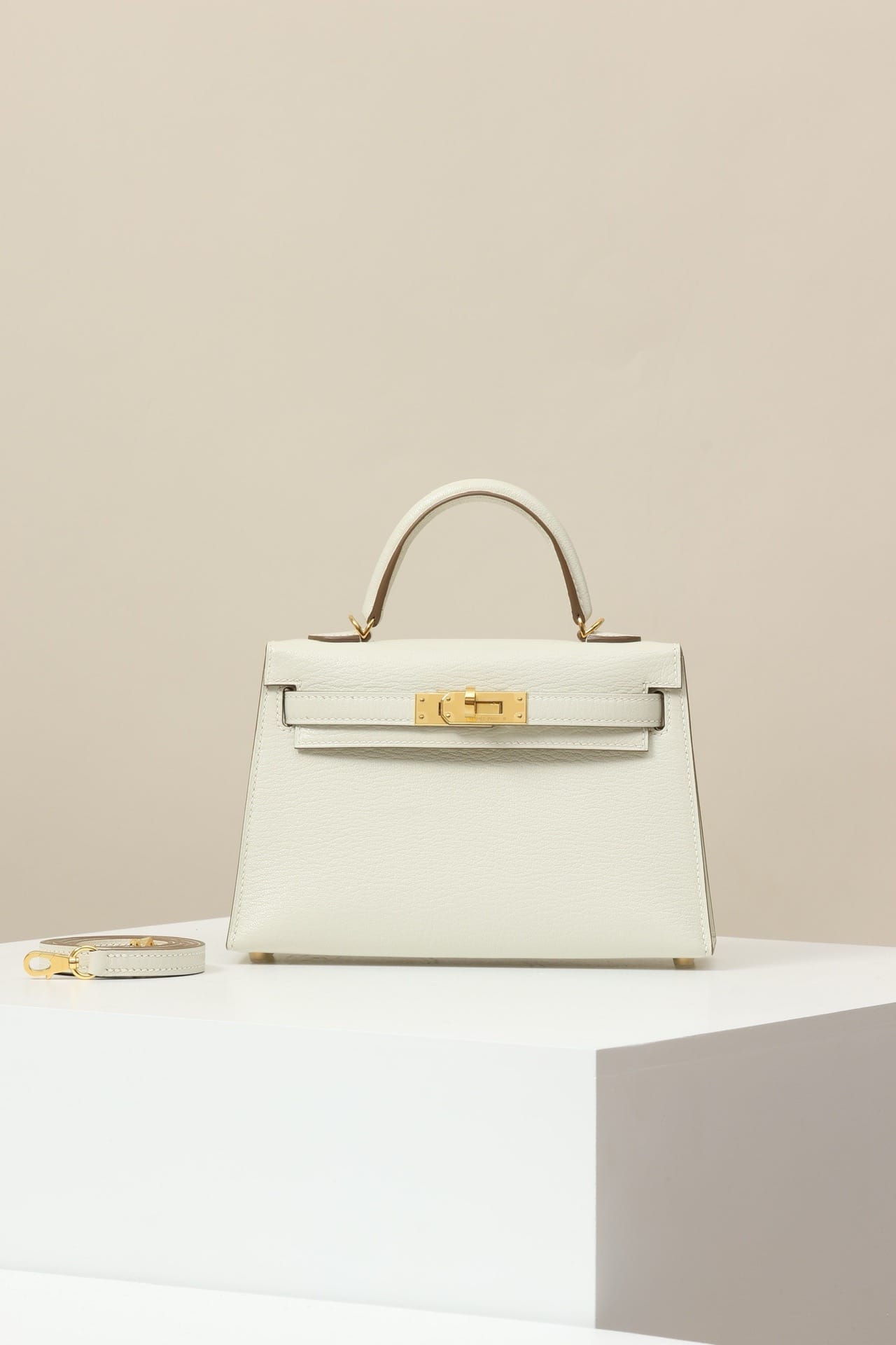 Kelly 19 Hermes Chevre OT gold