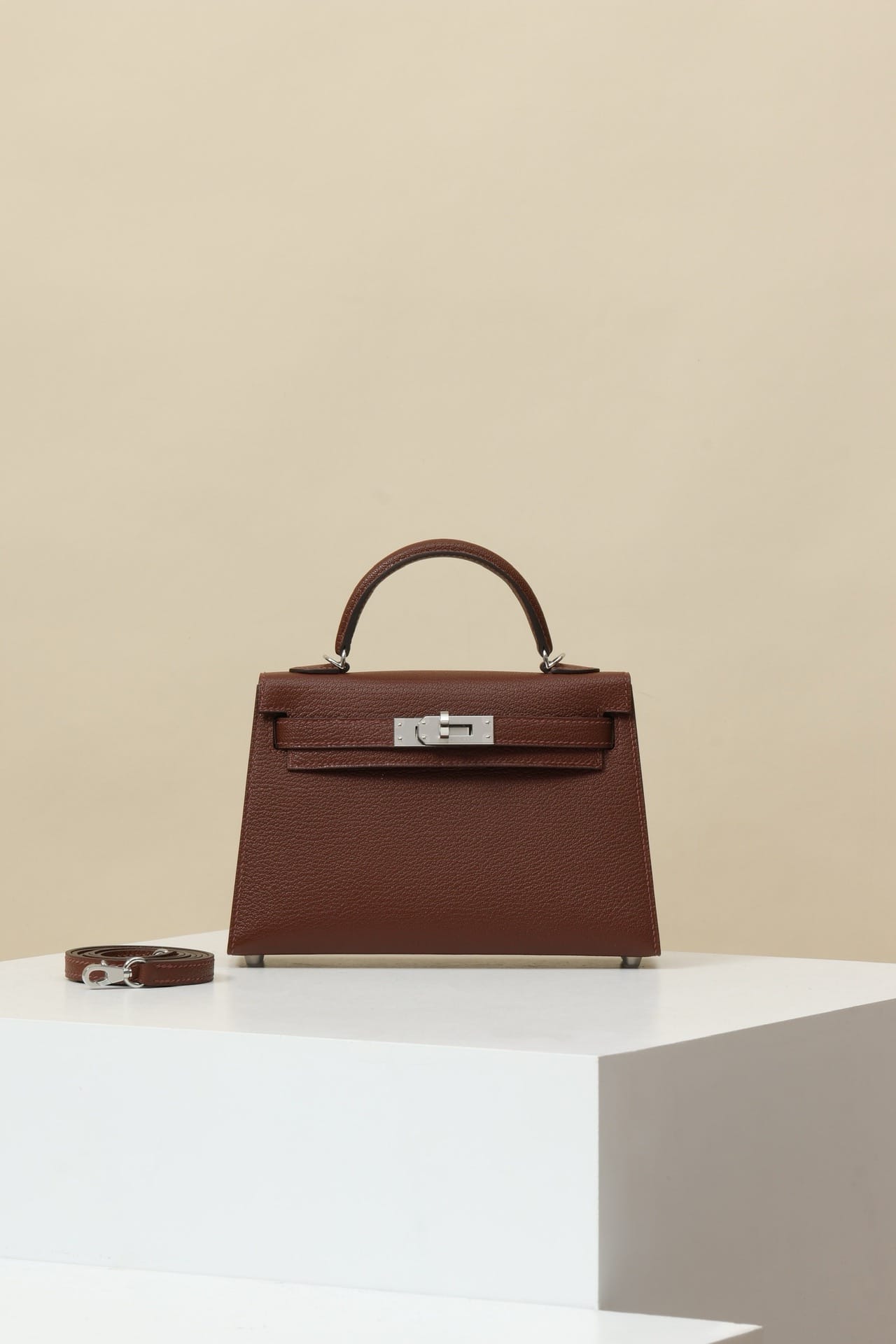 Kelly 19 Hermes Chevre 41/36 silver