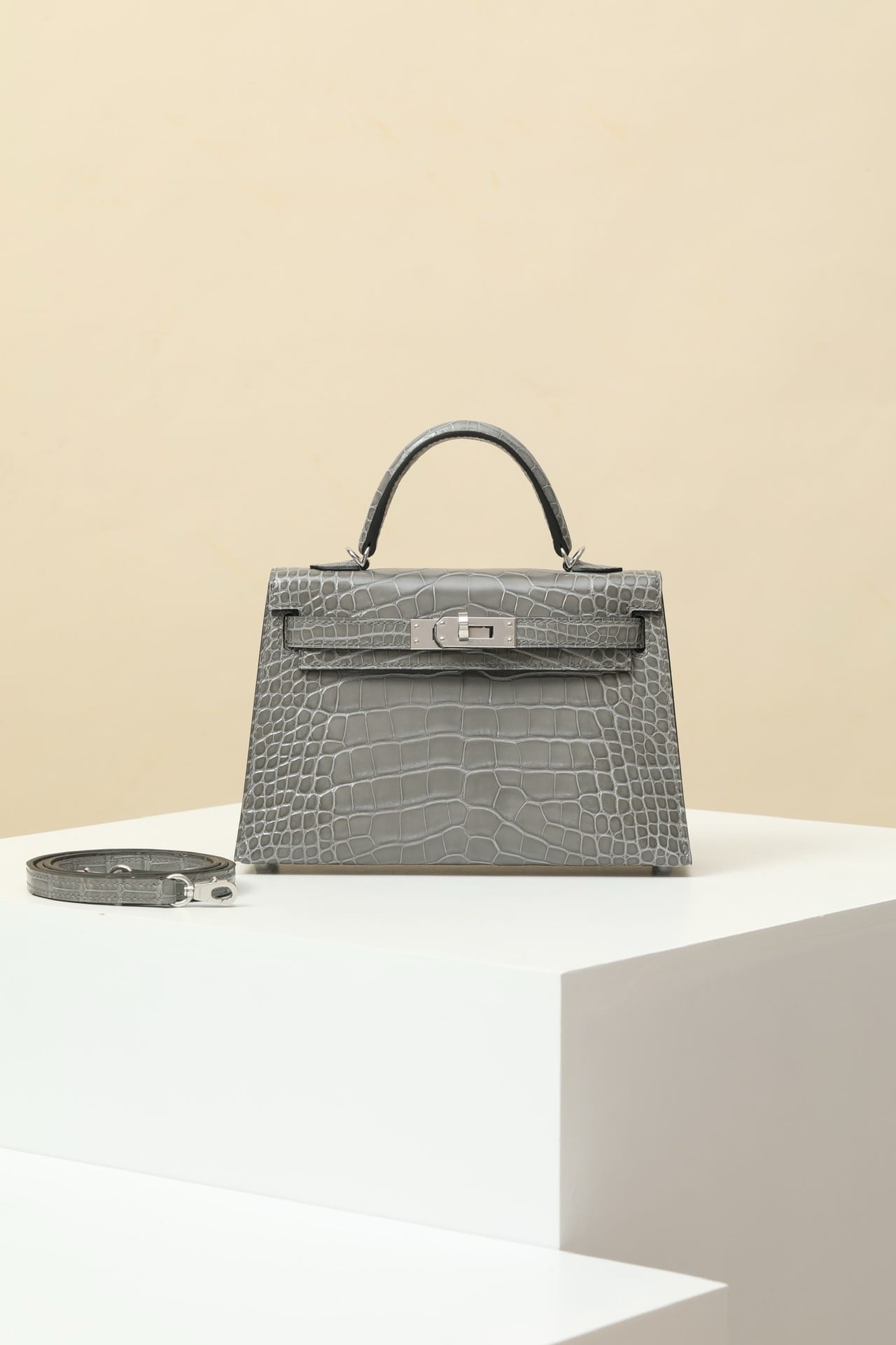 Kelly 19 Croco Hermes OW.g silver