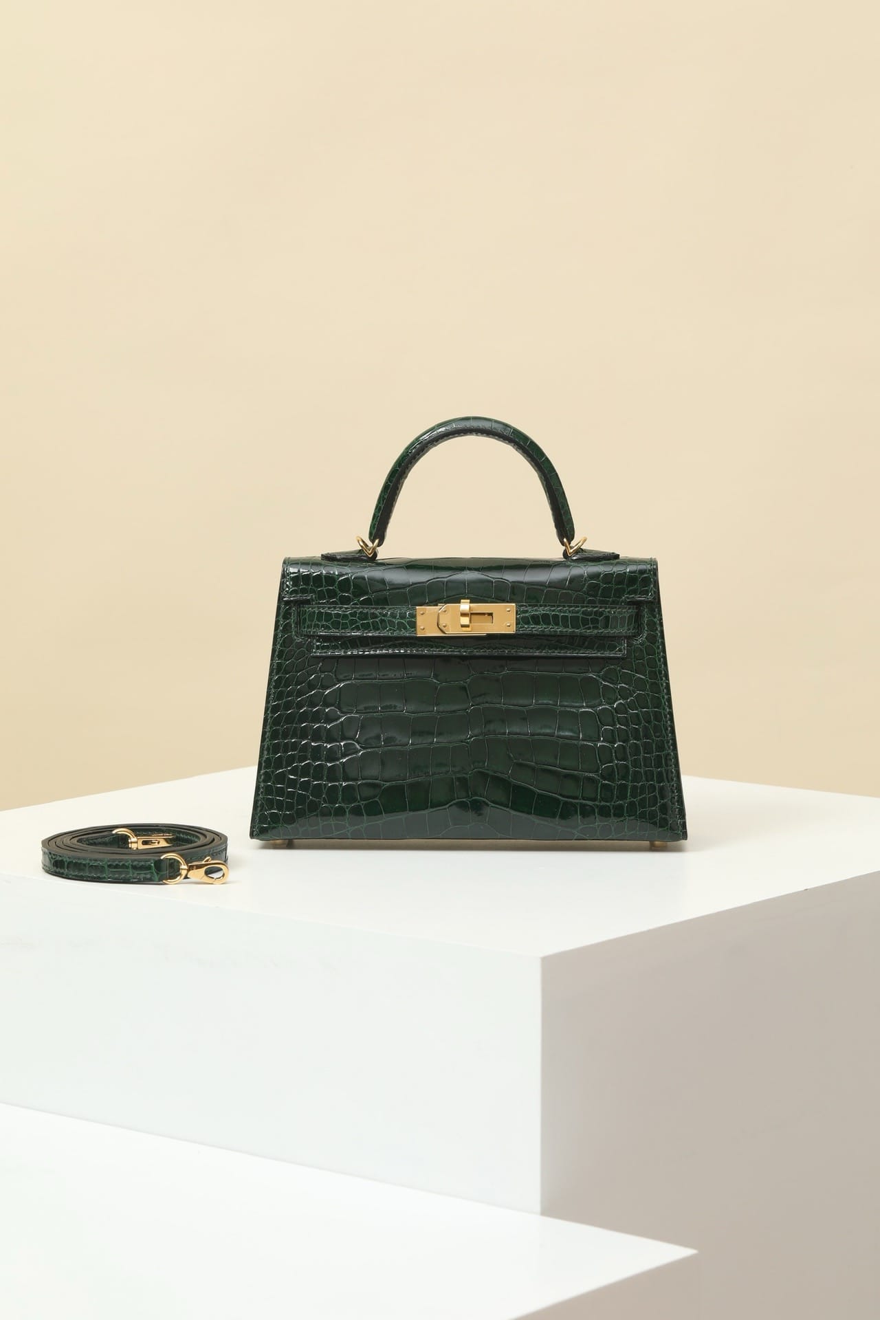 Kelly 19 Croco Hermes 67.g gold