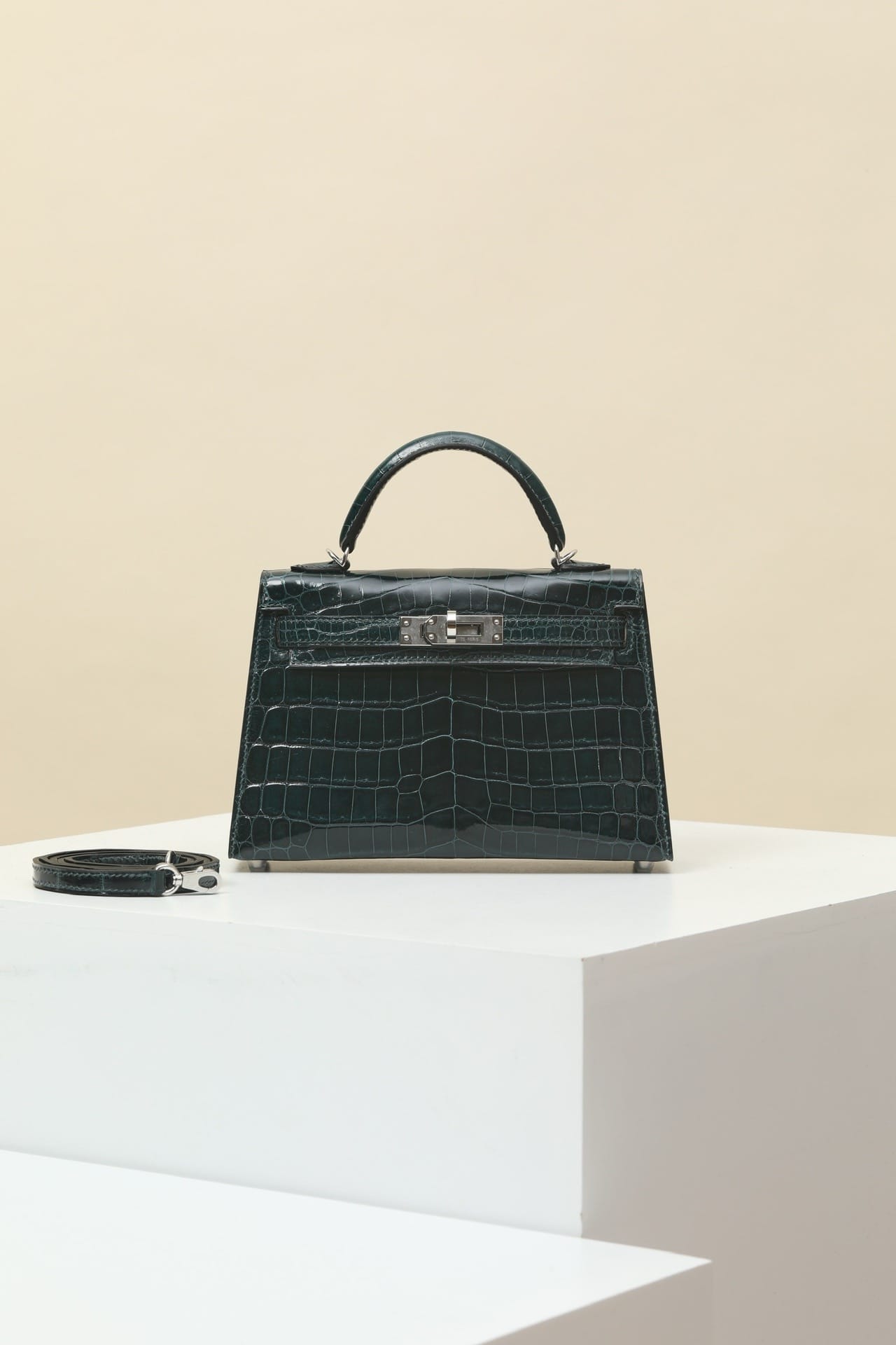 Kelly 19 Croco Hermes 60.g silver