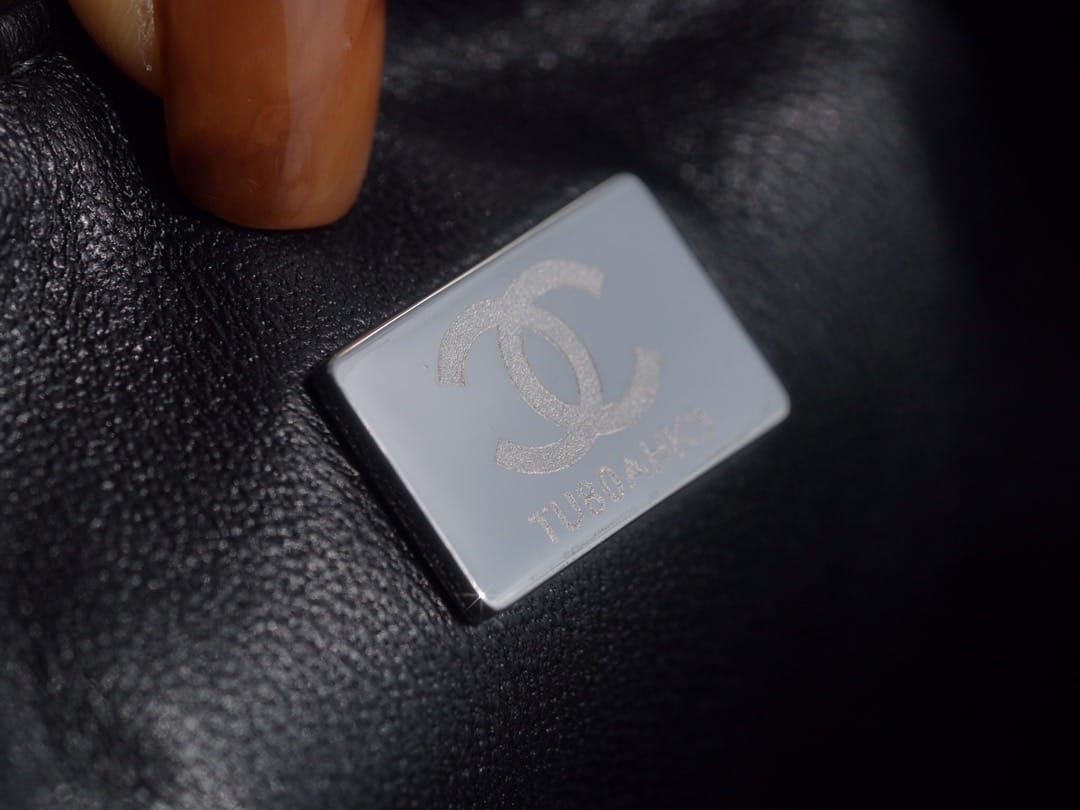 2.55 20cm Chanel 37586.4