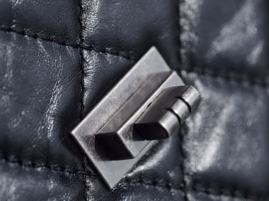 2.55 28cm Chanel 37586.7