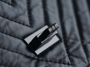 2.55 28cm Chanel 37586.8