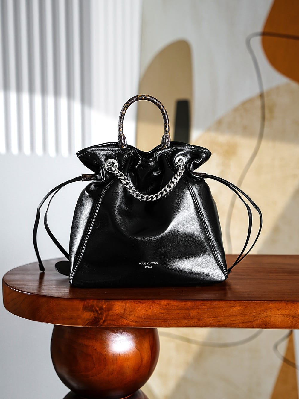 Off Duty Vibe Louis Vuitton M25522