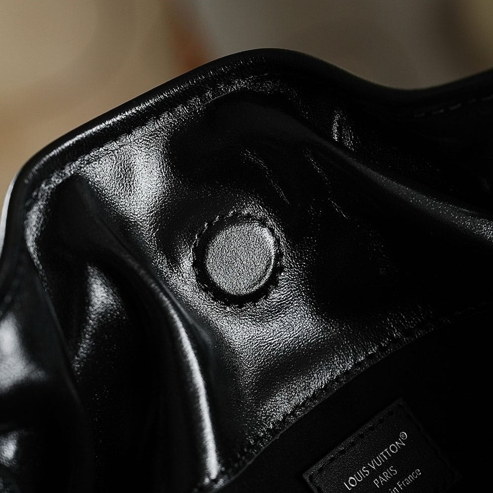 Off Duty Vibe Louis Vuitton M25545