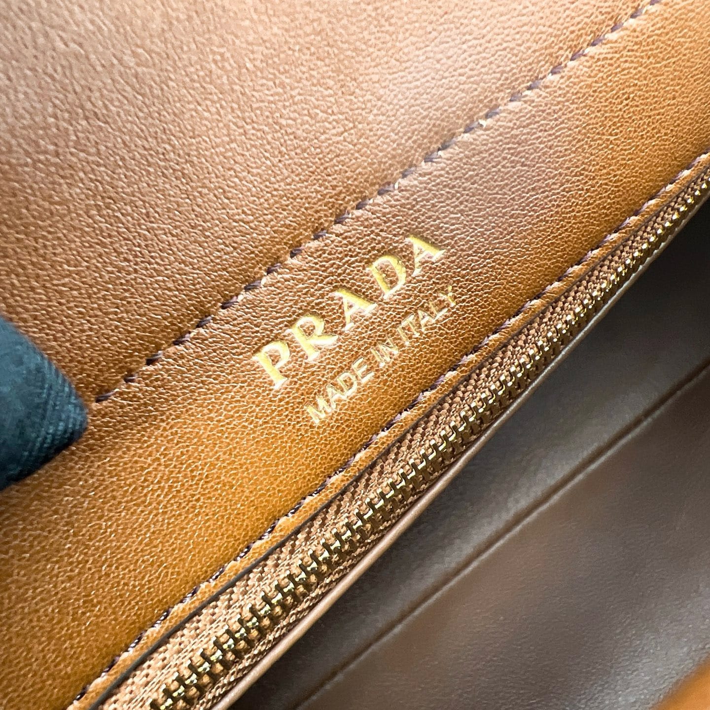 Enchaine Prada 1BC262.1