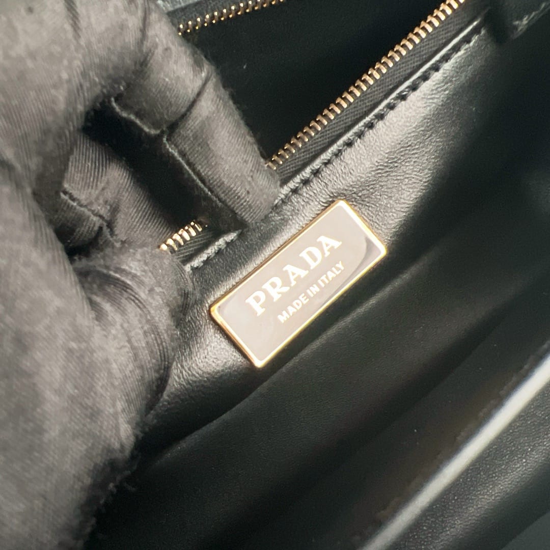 Soft Sound Prada 1BN023.3