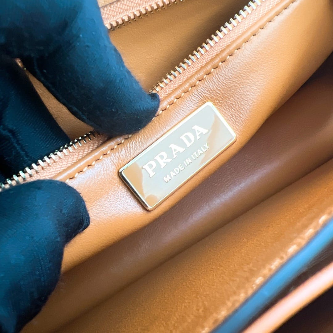 Soft Sound Prada 1BN023.8