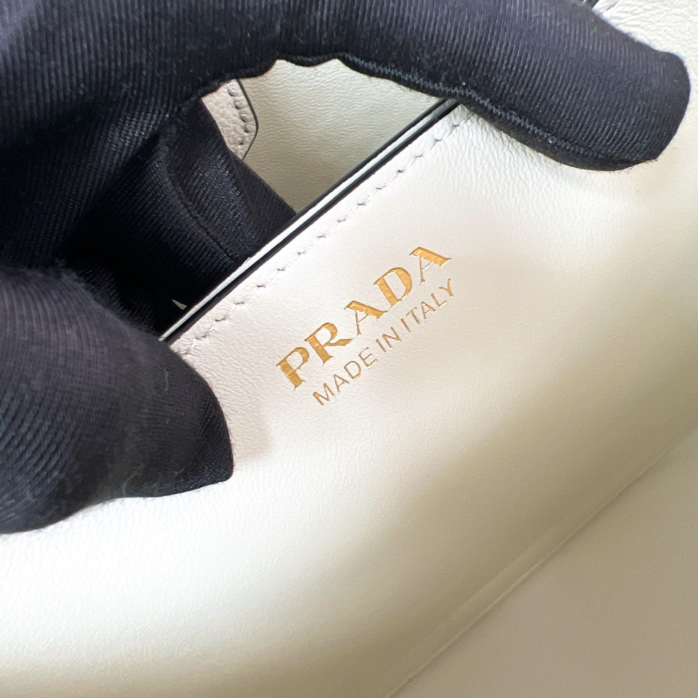 Soft Grain Prada 1BE080.2