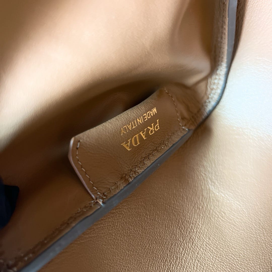 Soft Grain Hobo Prada 1BA444.4